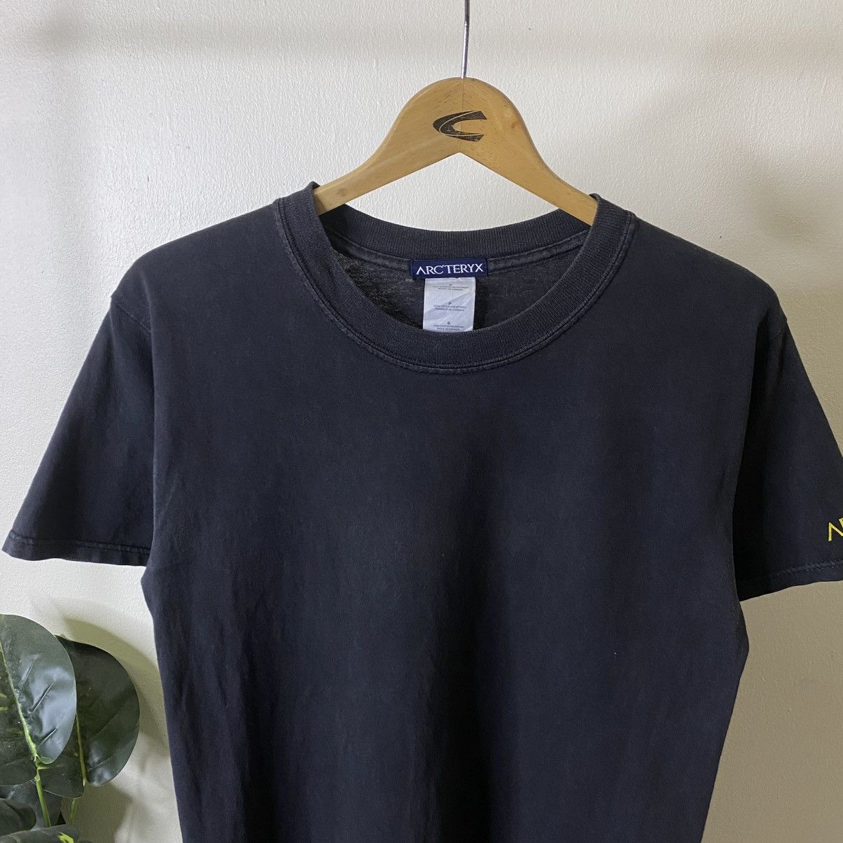 Arc'teryx Vintage 2000s Arc'teryx Big Back Logo T Shirt Size US S / EU 44-46 / 1 - 6 Thumbnail