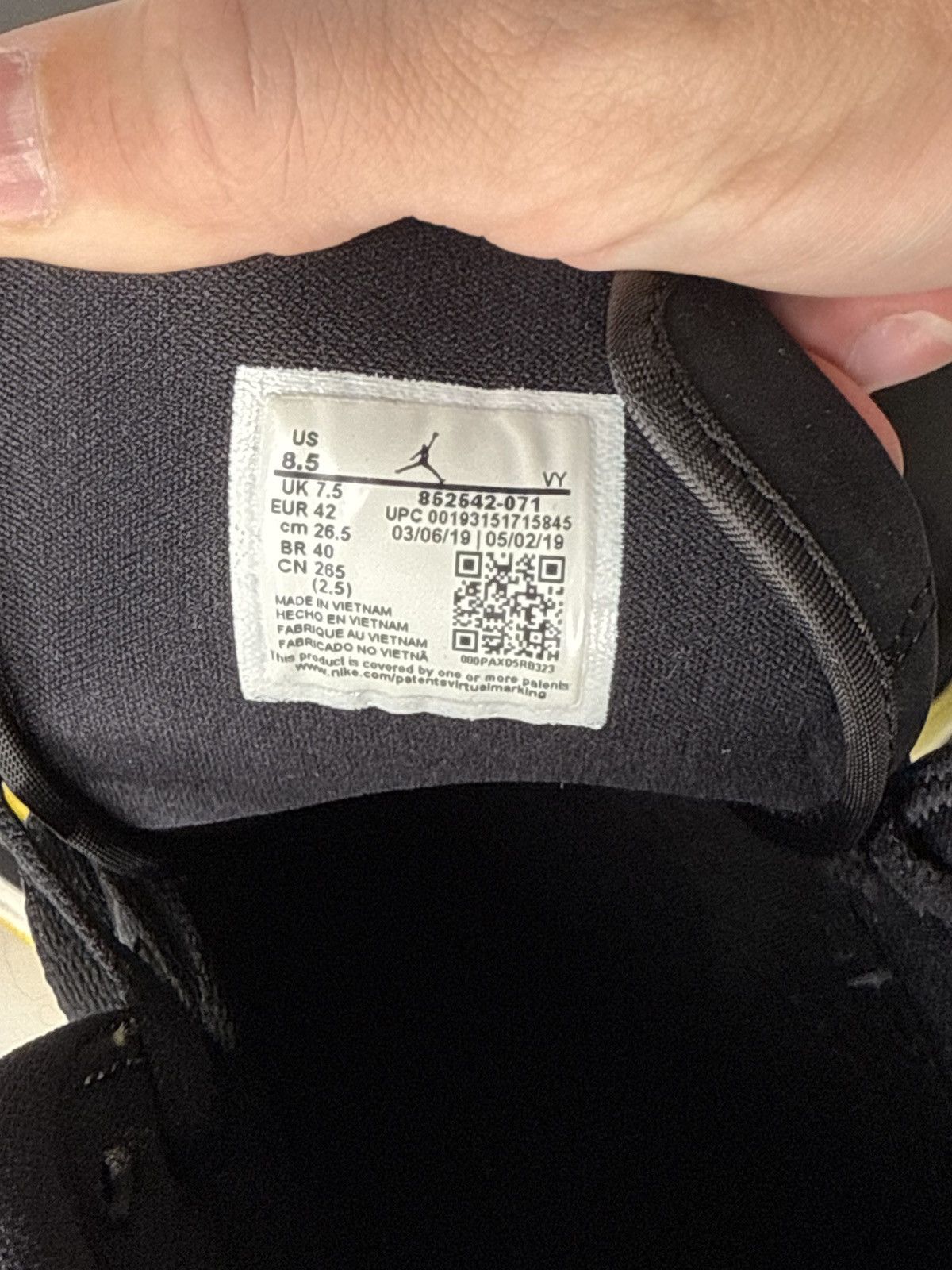 Jordan Brand Jordan 1 Mid Yellow Toe Black Size US 8.5 / EU 41-42 - 7 Thumbnail