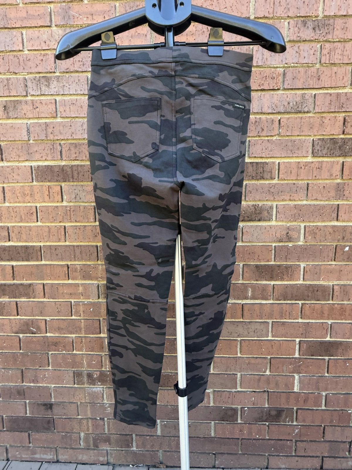 Sanctuary Sanctuary Anthropologie Green Camo Leggings Skinny Pants Size 27" / US 4 / IT 40 - 5 Thumbnail