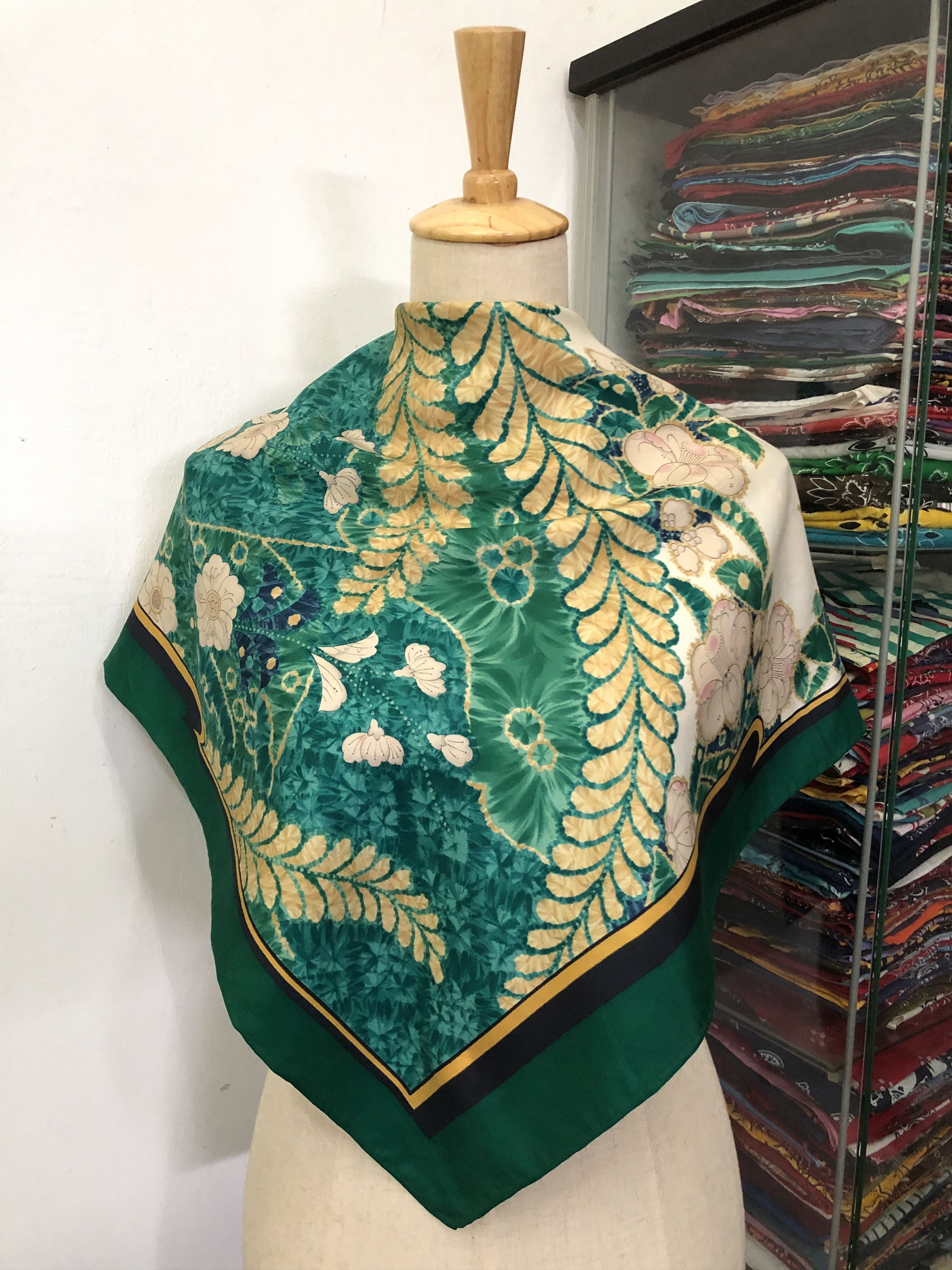 Vintage Vintage Madame Kiyoko Silk Scarf Size ONE SIZE - 1 Thumbnail