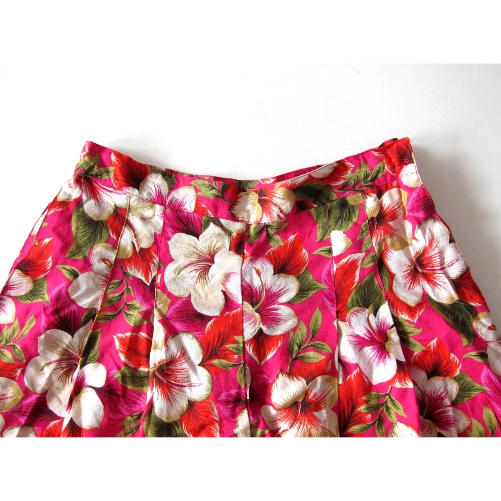Vintage Leslie Fay Missy Bermuda Shorts Women M Pink 100% Rayon High Rise Pleated Side Pockets White Green 30" waist 16" rise 50" hip 8.5" inseam Size 32" / US 10 / IT 46 - 3 Thumbnail