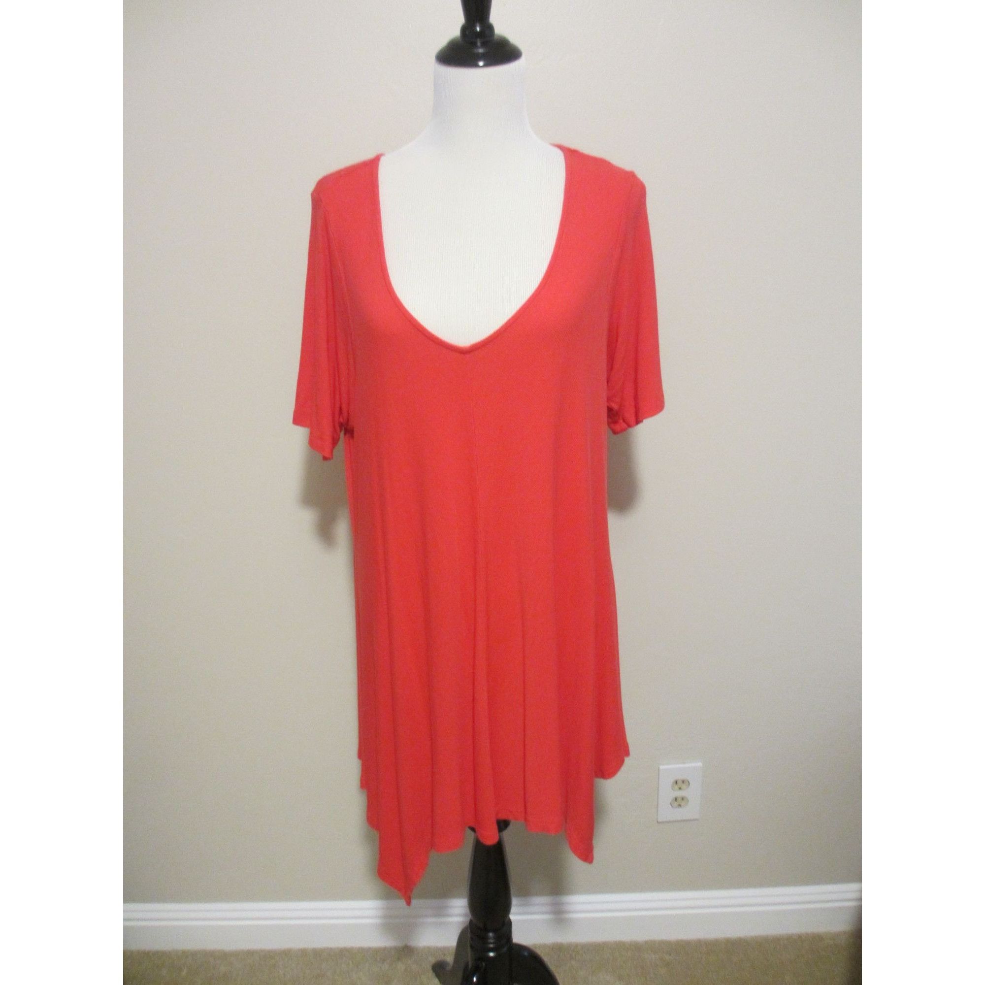 Other Cable & Gauge Red Asymmetrical Hem Tunic Top For Women 2X Size XXL / US 16-18 / IT 52-54 - 1 Thumbnail
