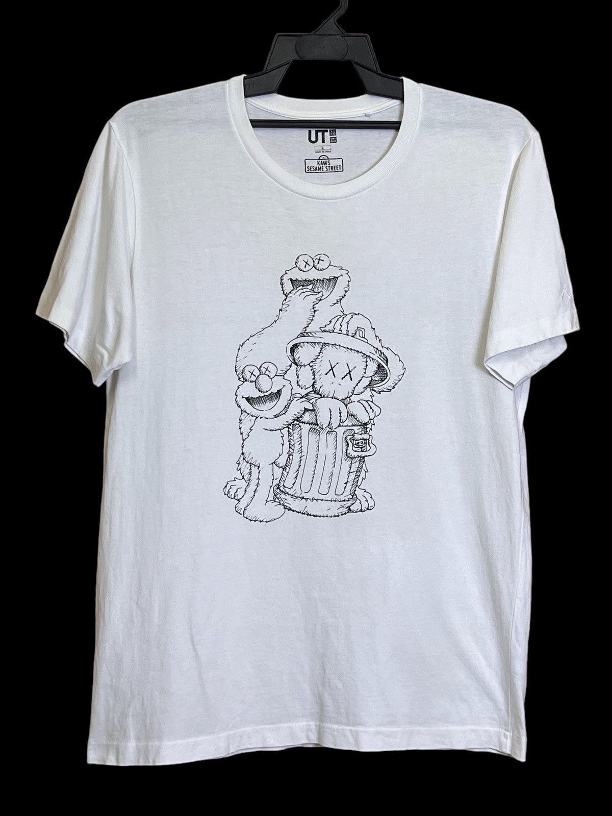 Kaws × Uniqlo NICE🔥🔥UNIQLO x KAWS x SESAME STREET COLLABORATION T SHIRT Size US L / EU 52-54 / 3 - 1 Thumbnail