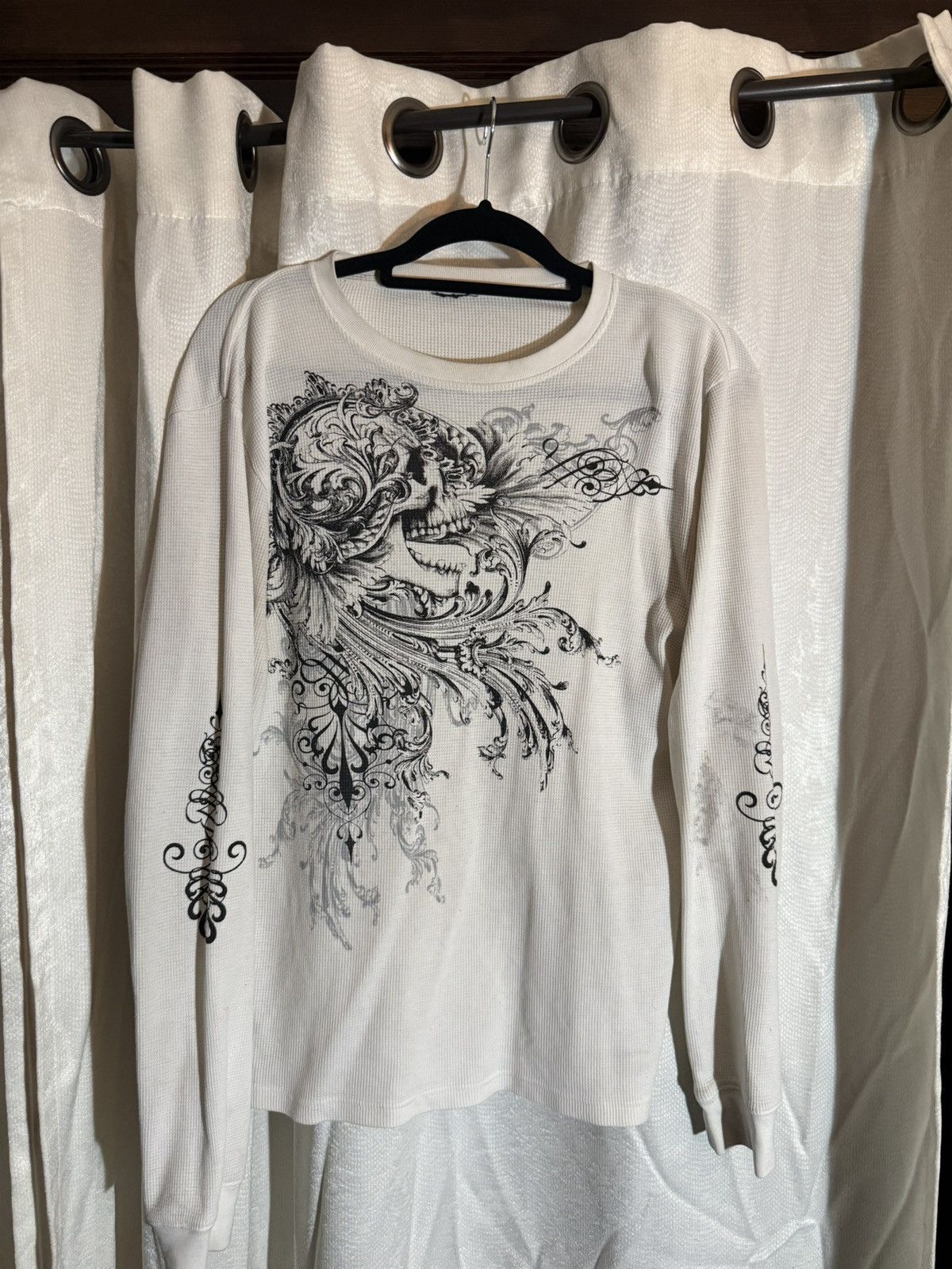 Vintage affliction white thermal