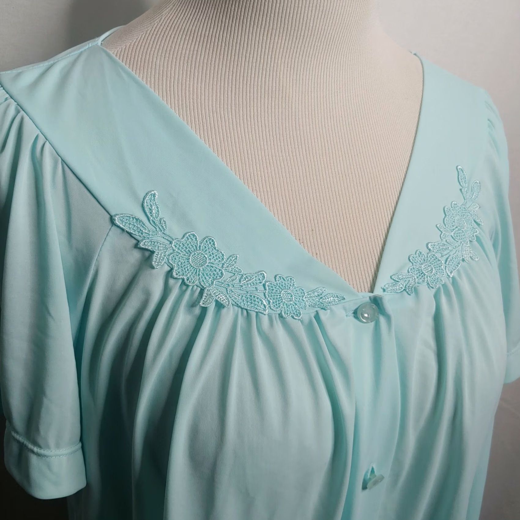 Vintage Colette by Miss Elaine Womens M Sleep Shirt Floral Button Up Nylon Light Blue Size M / US 6-8 / IT 42-44 - 6 Thumbnail