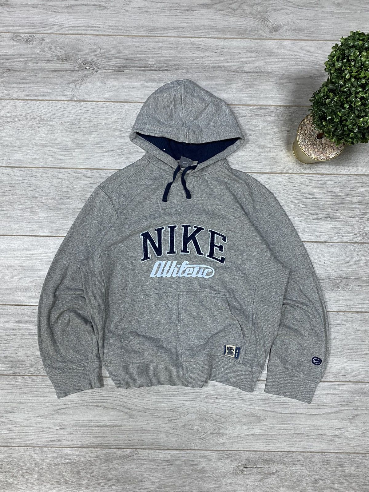 Nike Nike vintage big logo spell out athletic Y2K hoodie Size US L / EU 52-54 / 3 - 1 Thumbnail
