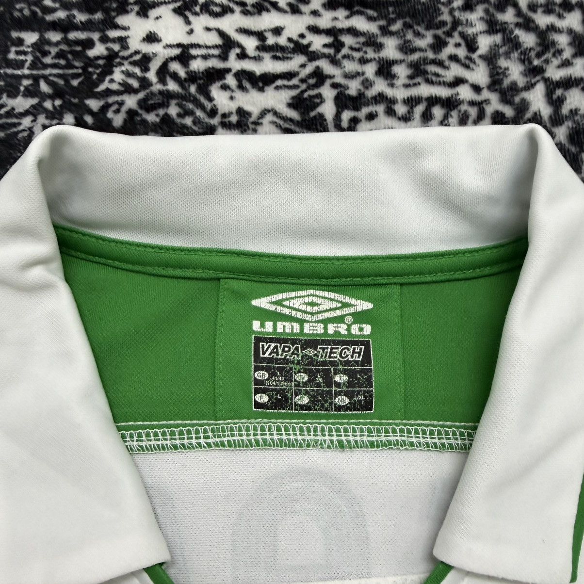 Umbro Vintage 03/05 Republic of Ireland Away Jersey Size US M / EU 48-50 / 2 - 5 Thumbnail