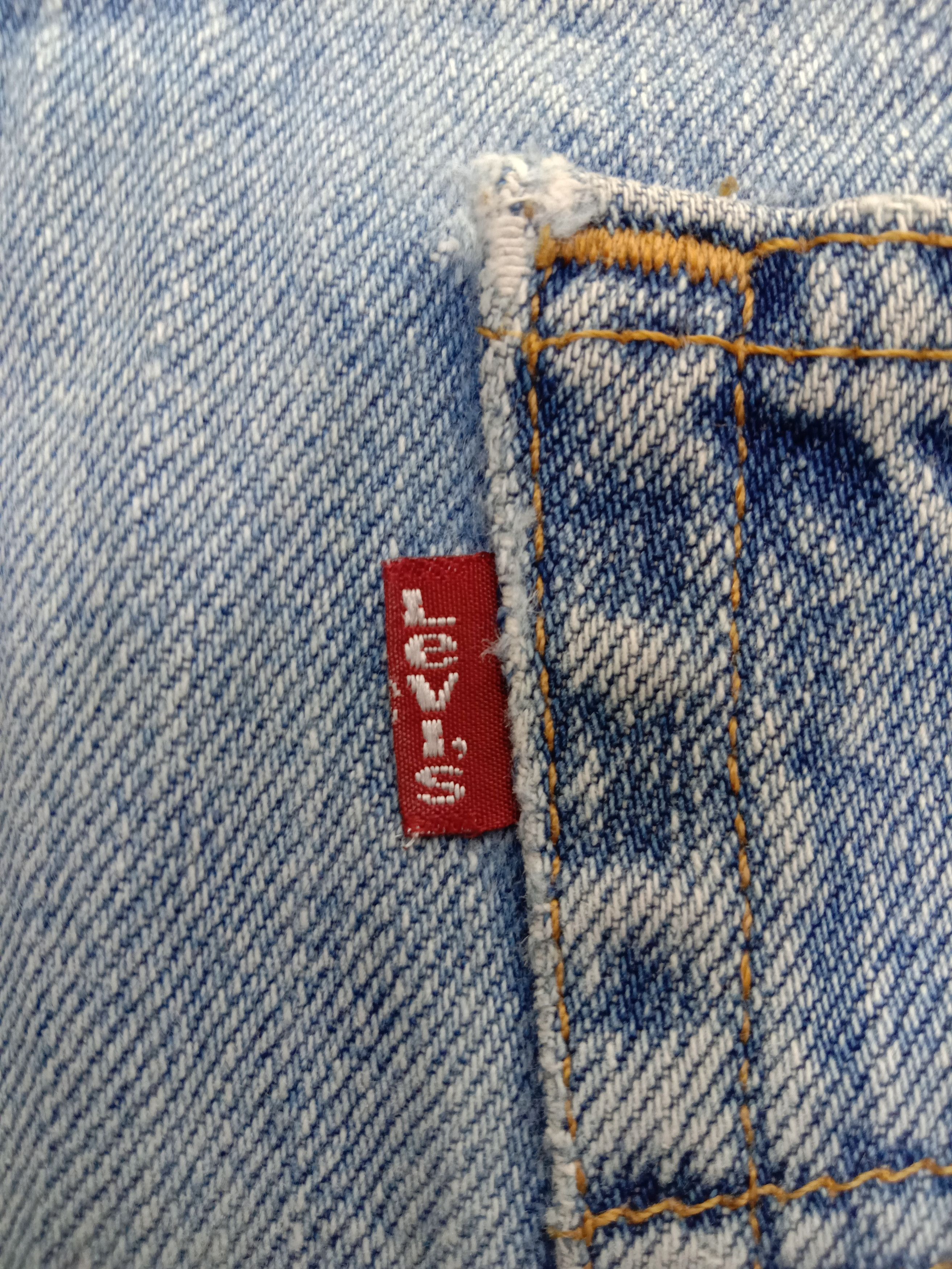 Levi's Vintage Levi's 550 Jeans Faded Blue Relaxed Fit Denim Size US 35 - 11 Thumbnail