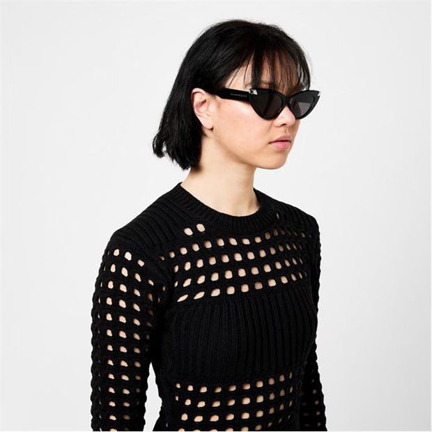 Alexander McQueen o1g2r1mq0824 Size: OS / Punk Rivet Cat Eye Sunglasses Black Size ONE SIZE - 4 Thumbnail