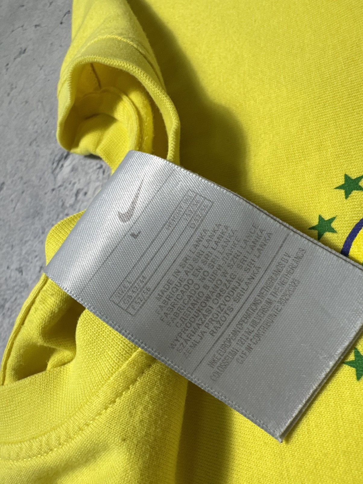 Nike Nike Brasil #7 Ronaldinho Vintage T-Shirt Soccer Jersey Size US L / EU 52-54 / 3 - 7 Thumbnail