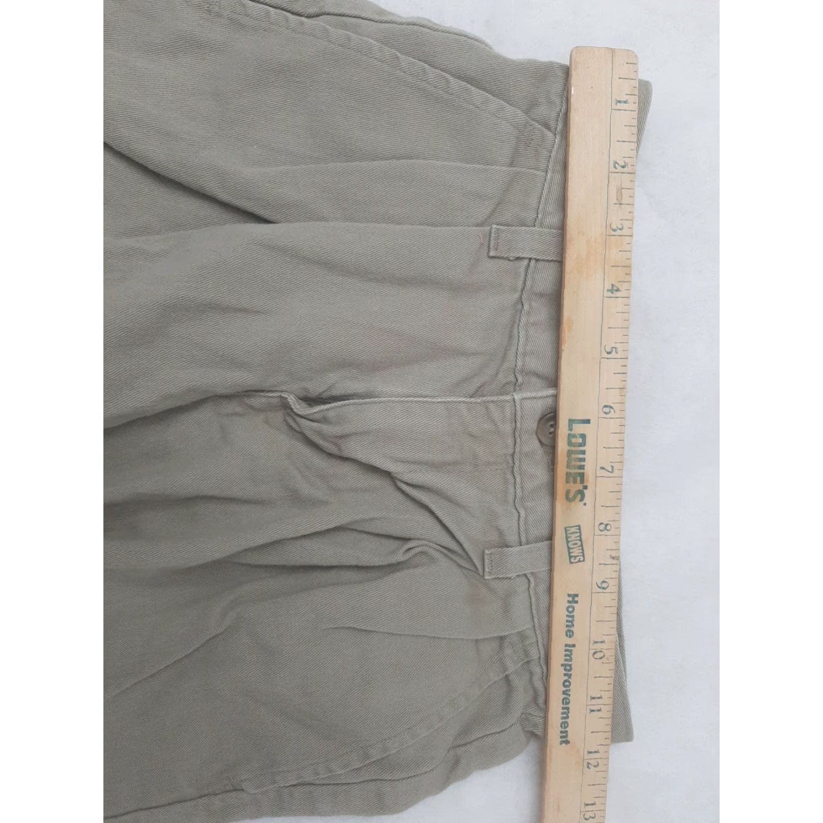 Dockers DOCKERS Women's Shorts Beige Tan Khaki Cotton Blend Size 8 Bermuda Shorts Flat Front Pockets Zip Size 30" / US 8 / IT 44 - 4 Thumbnail