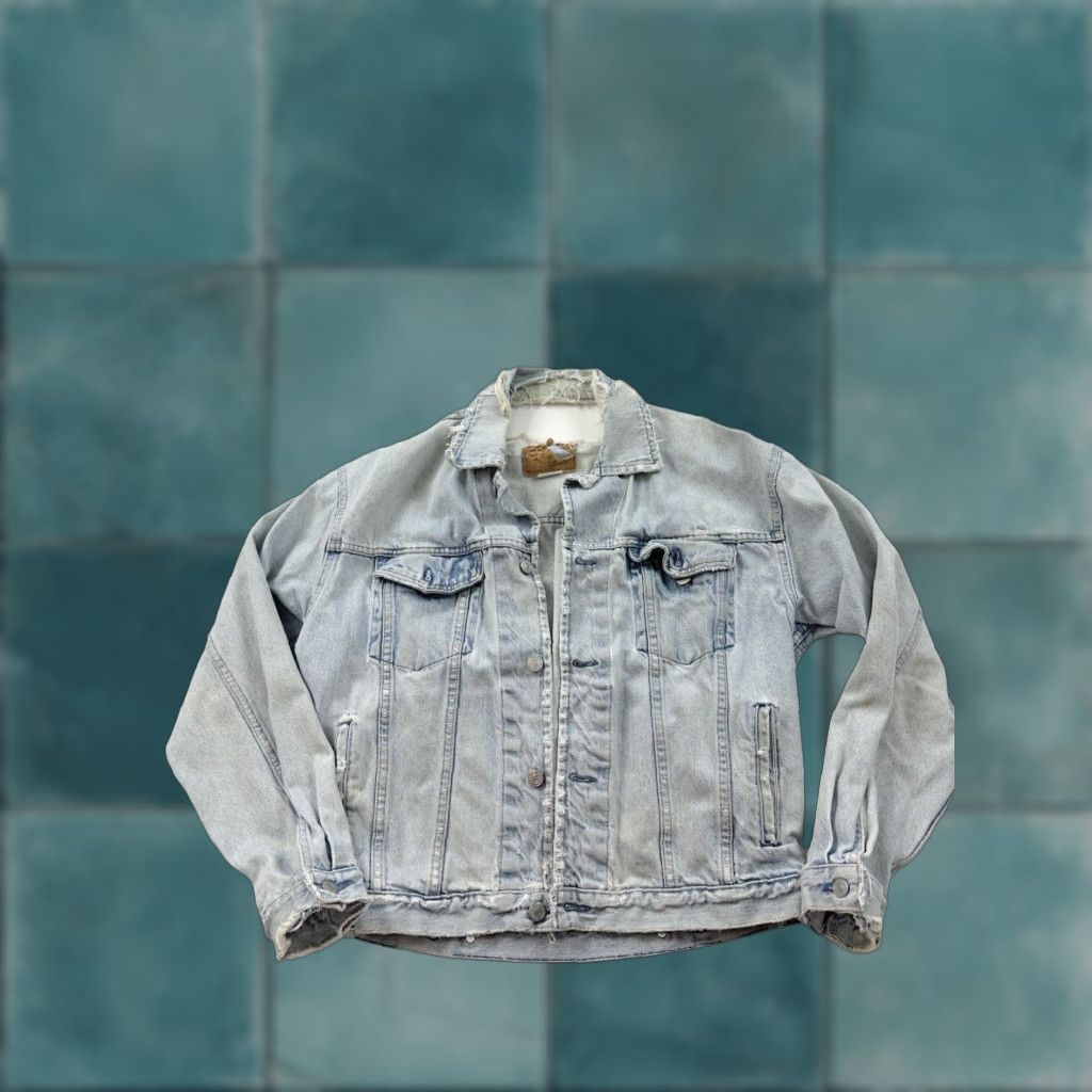 Gap VINTAGE Gap Denim Jacket Men’s M Blue Jean Trucker Distressed Made in USA Jacket Size US 31 - 1 Thumbnail