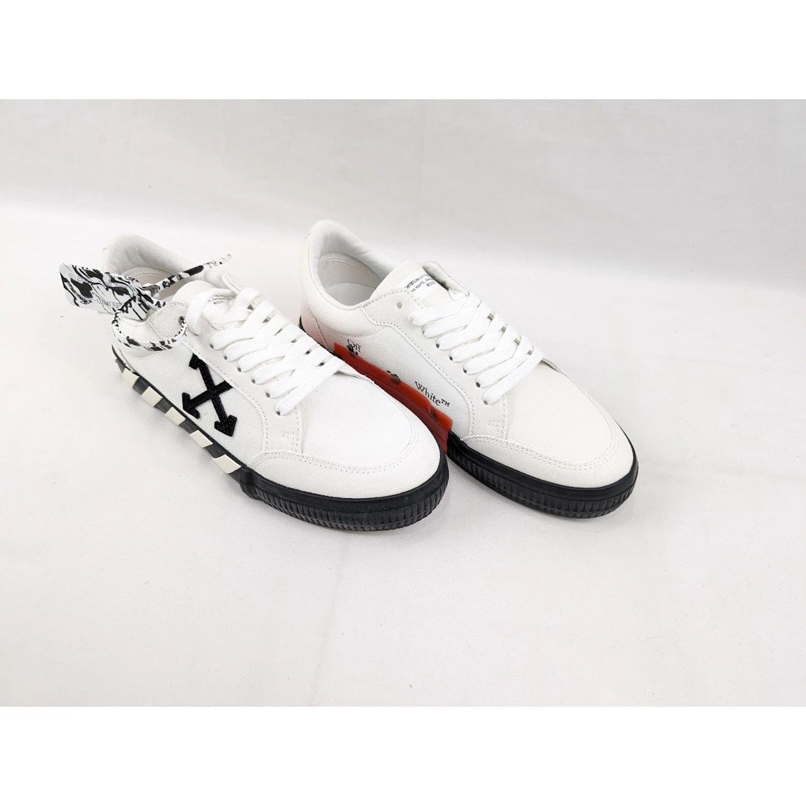 Off-White o1rshd1 Low-Top Sneakers Vulcanized Canvas in White/Black Size US 12 / EU 45 - 12 Thumbnail