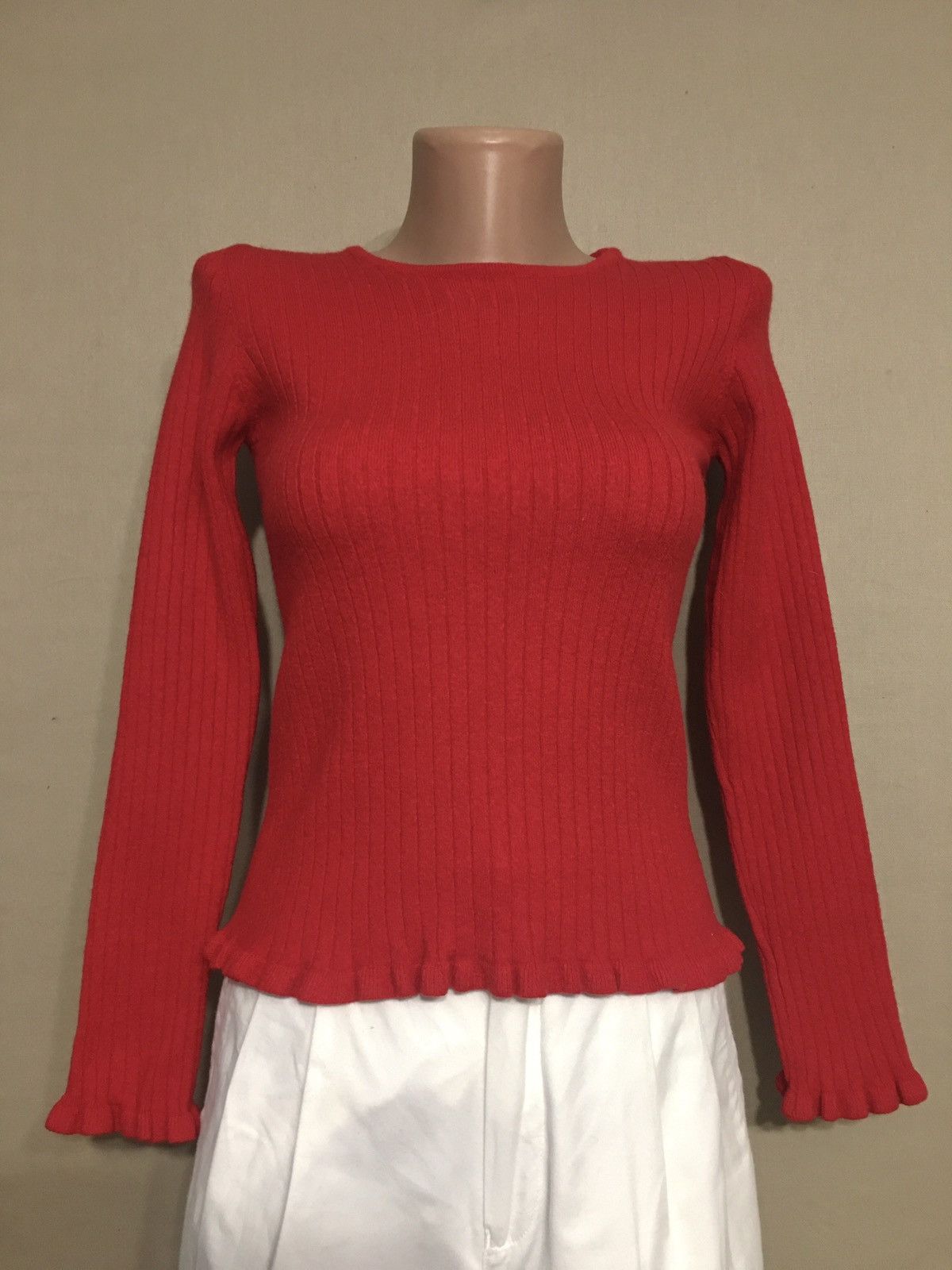 Valentino × Vintage Vintage Valentino Ruffled Ribbed Red Wool Sweater Size XS / US 0-2 / IT 36-38 - 5 Thumbnail