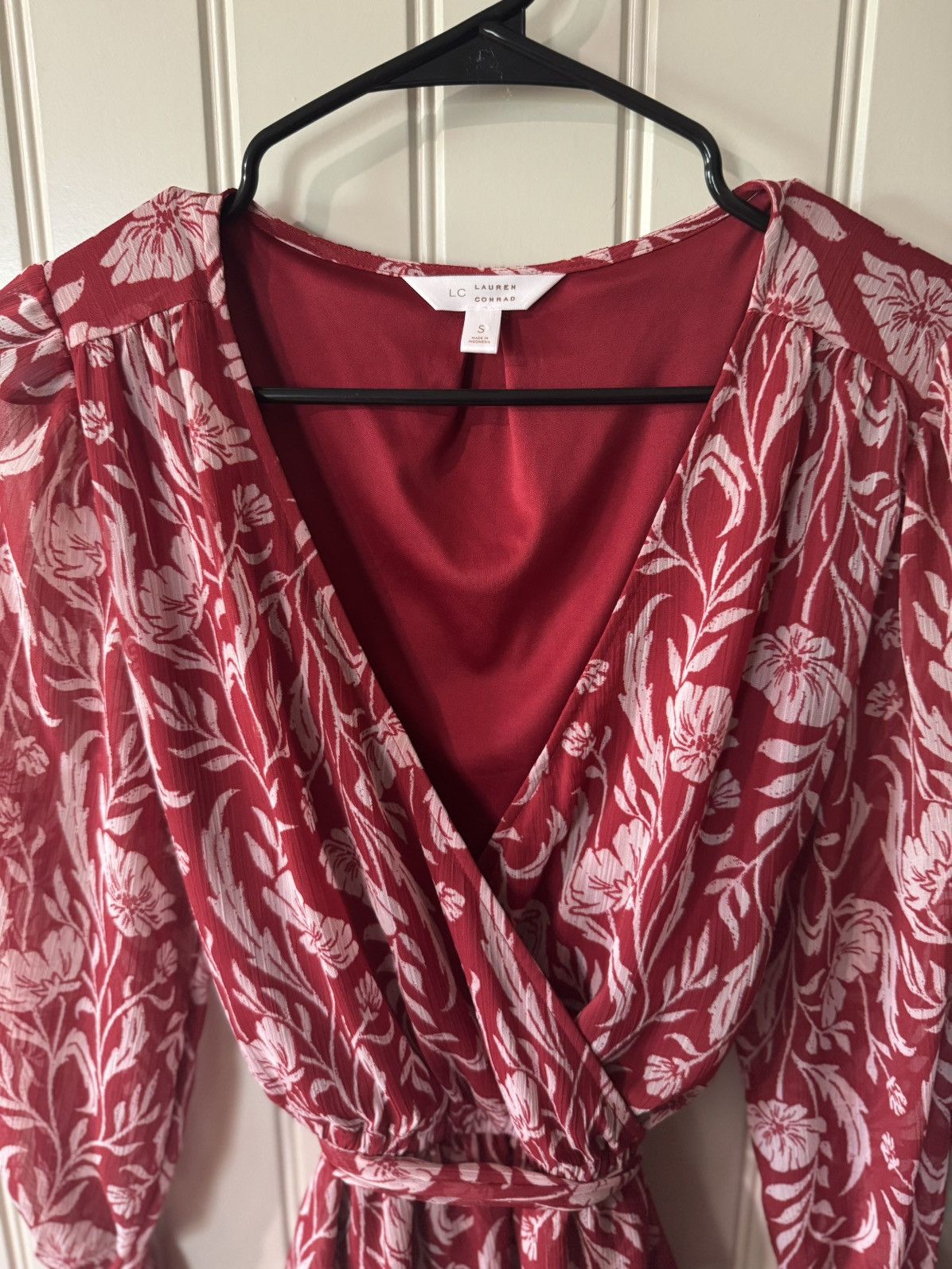 Lauren Conrad LAUREN CONRAD Red/Cream Floral Wrap Dress, Belted Size S / US 4 / IT 40 - 4 Thumbnail