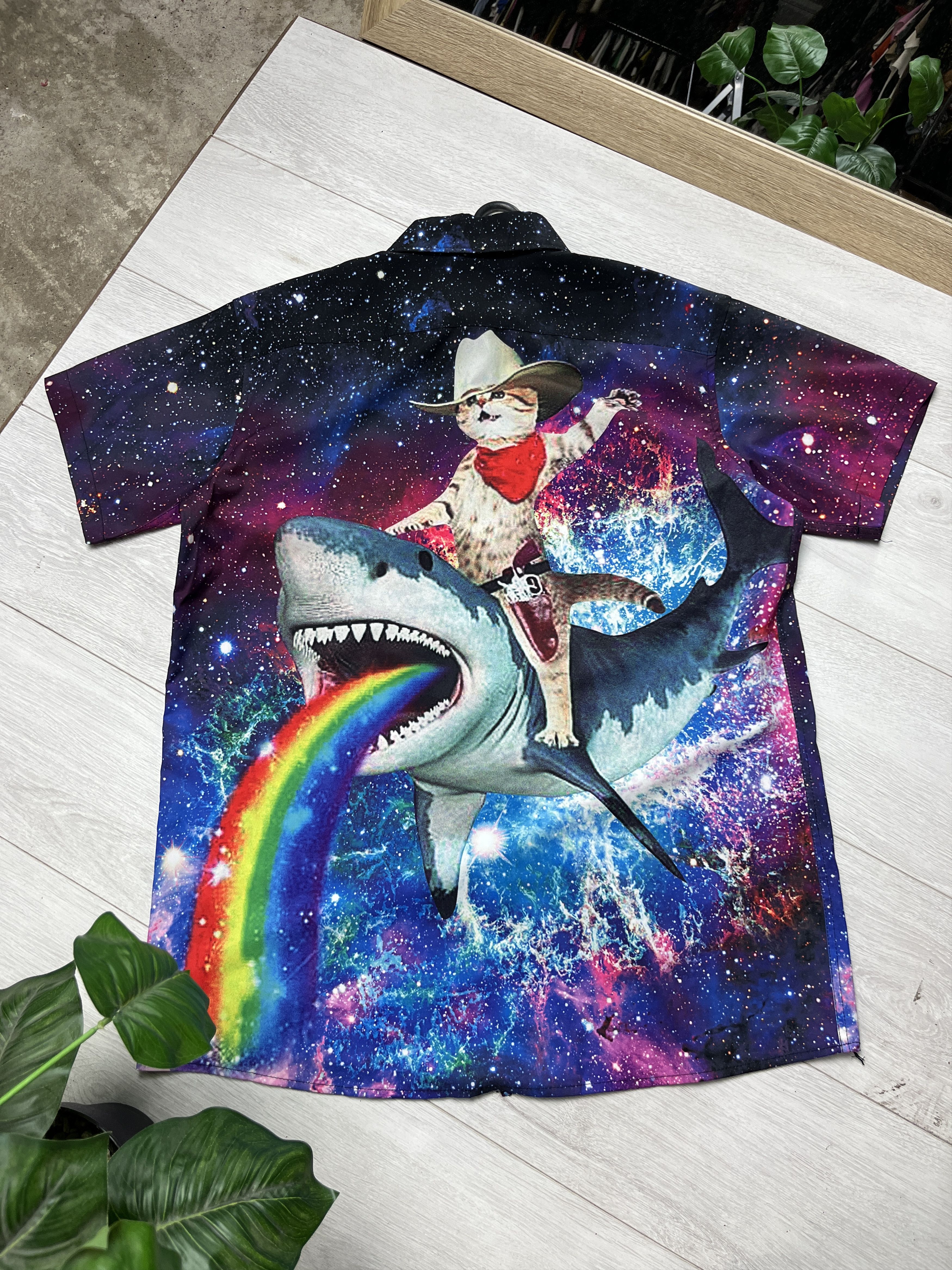 Other 2010s CAT RIDING SHARK RAINBOW GALAXY BUTTON UP SHIRT - 826 Size US M / EU 48-50 / 2 - 5 Thumbnail