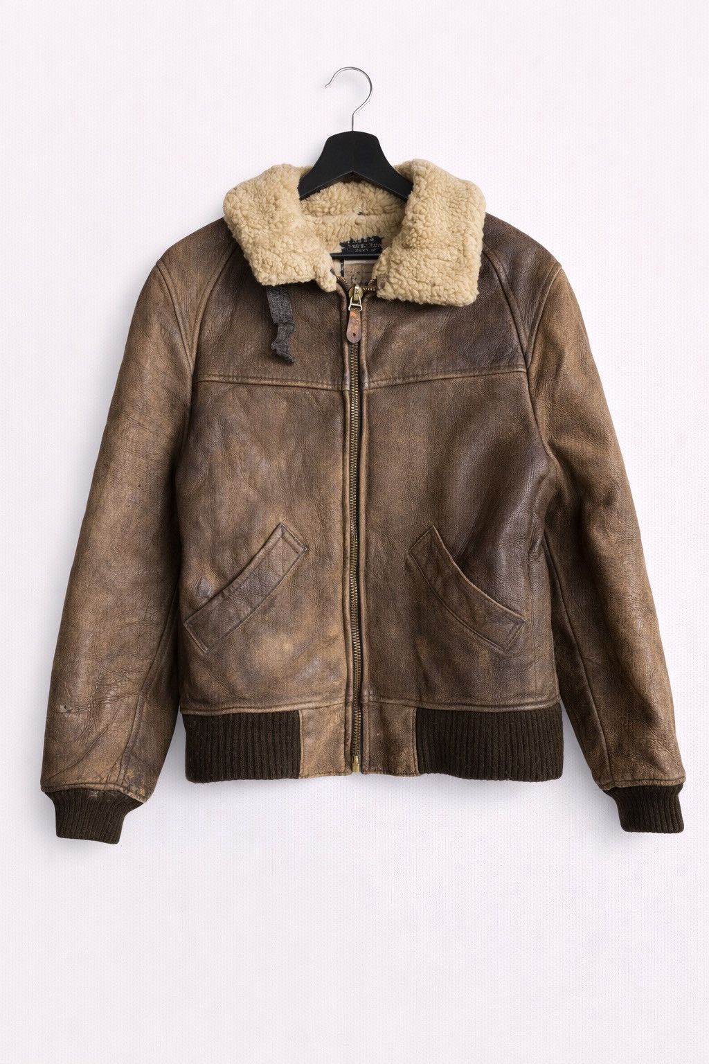 Avirex Vintage 80s AVIREX B-3 Shearling Flight Jacket | Distressed Size US S / EU 44-46 / 1 - 1 Thumbnail