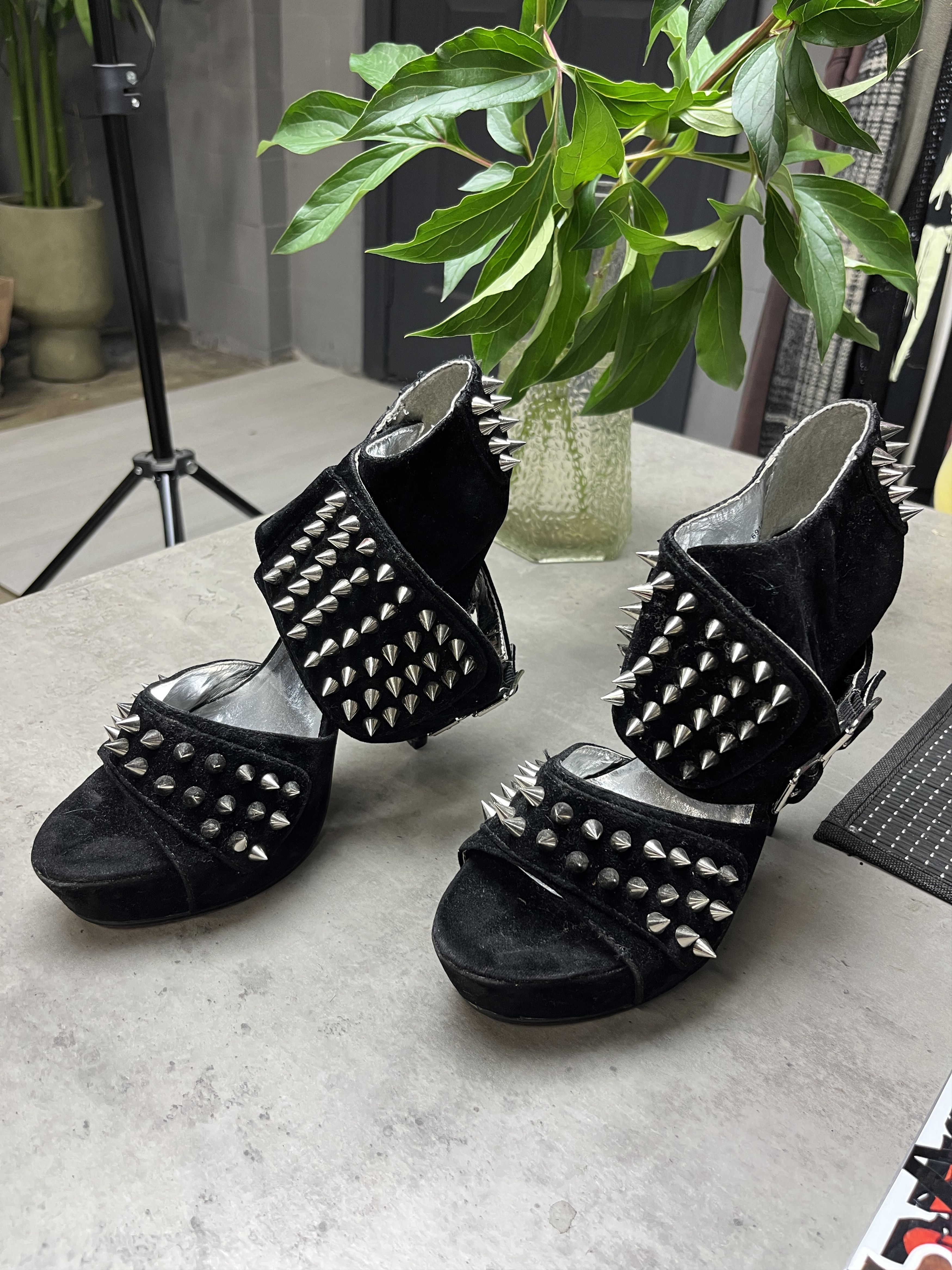 Other 2000s SPIKED SUEDE PLATFORM PEEP TOE HEELS - 5114 Size US 7.5 / IT 37.5 - 1 Thumbnail
