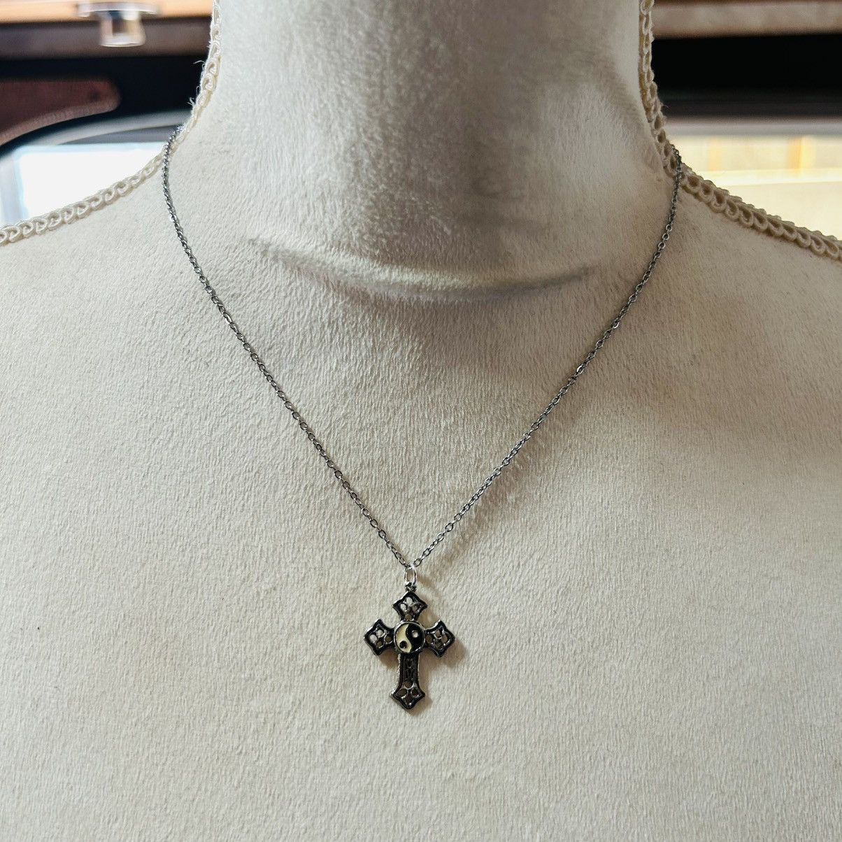 Handmade Handcrafted vintage yin and yang silver cross necklace Size ONE SIZE - 2 Thumbnail