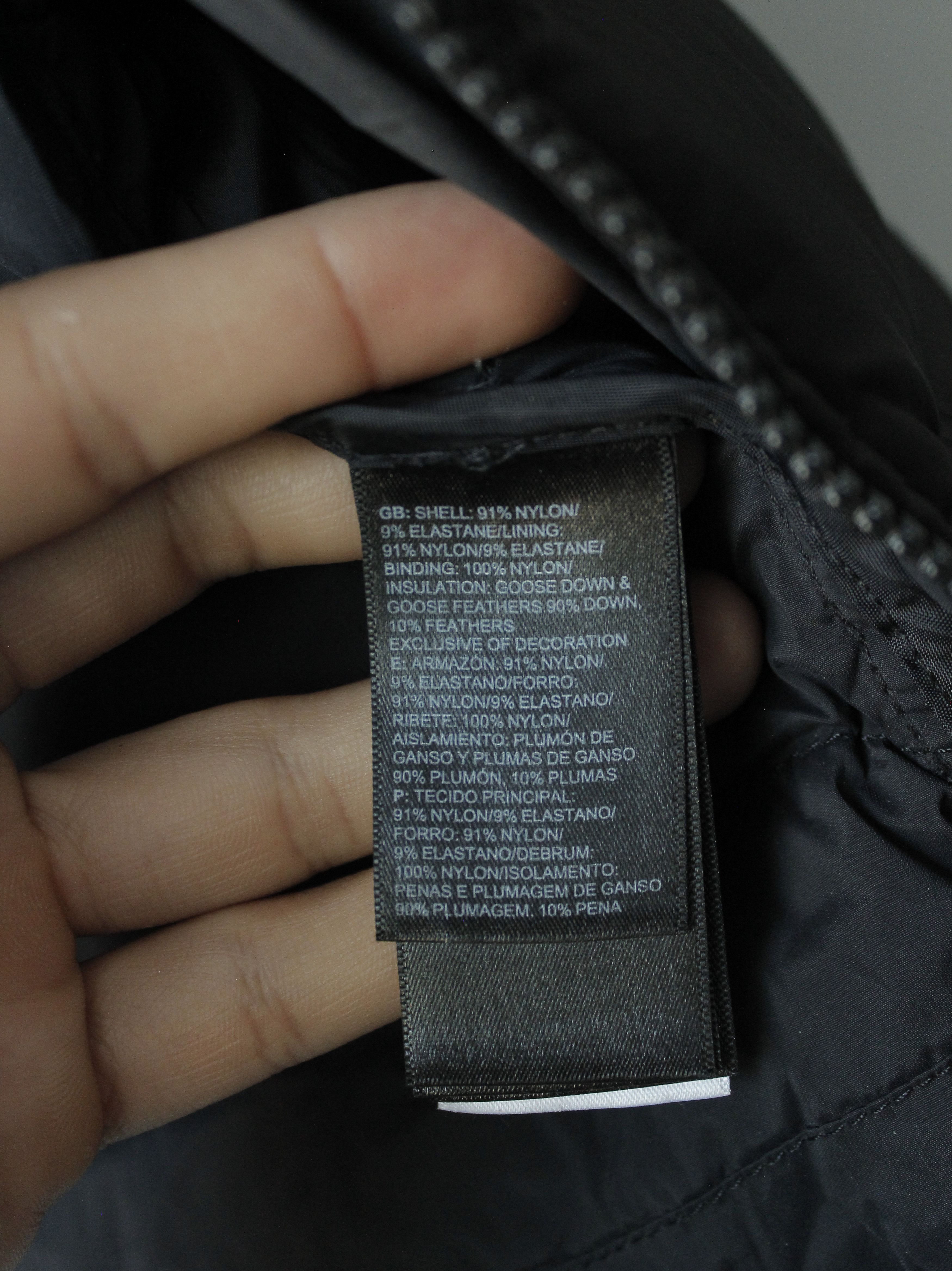 The North Face TNF 700 WOMENS BLACK DOWN FILLED VEST XS S REFLECTIVE LOGO Size XS / US 0-2 / IT 36-38 - 8 Thumbnail