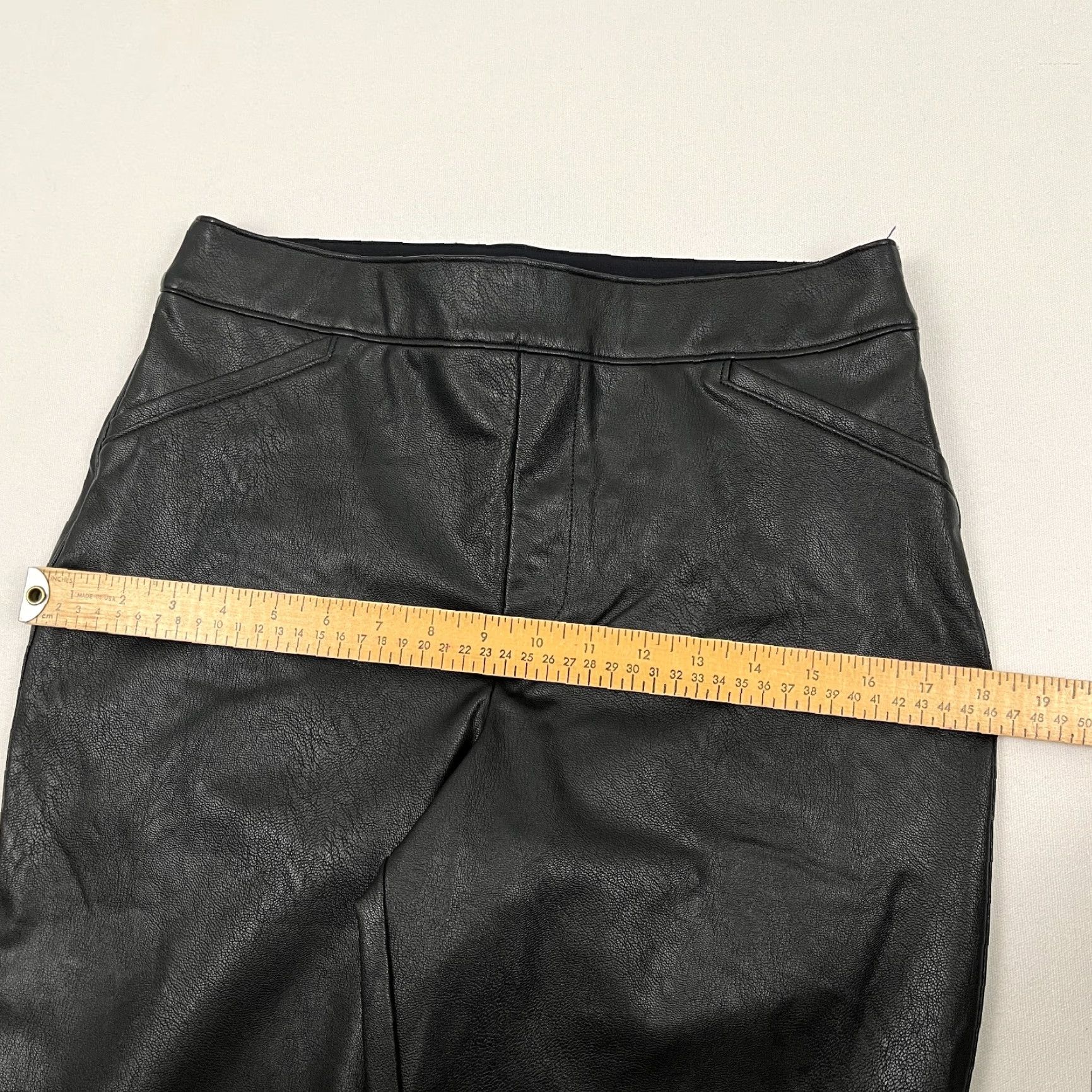 Spanx Spanx Black Faux Leather Like Kick Flare Ankle Crop Pants Womens Large W29 L27 Size 36" / US 14 / IT 50 - 6 Thumbnail
