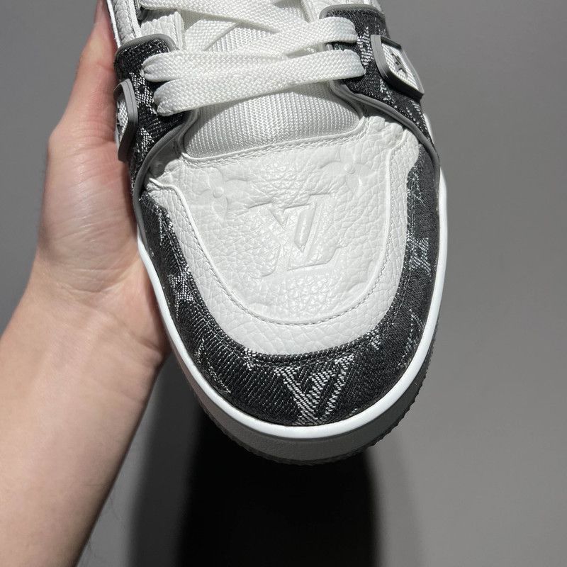 Louis Vuitton Louis Vuitton Trainer Low-Top Sneakers in Gray and White -2 Size US 11 / EU 44 - 3 Thumbnail