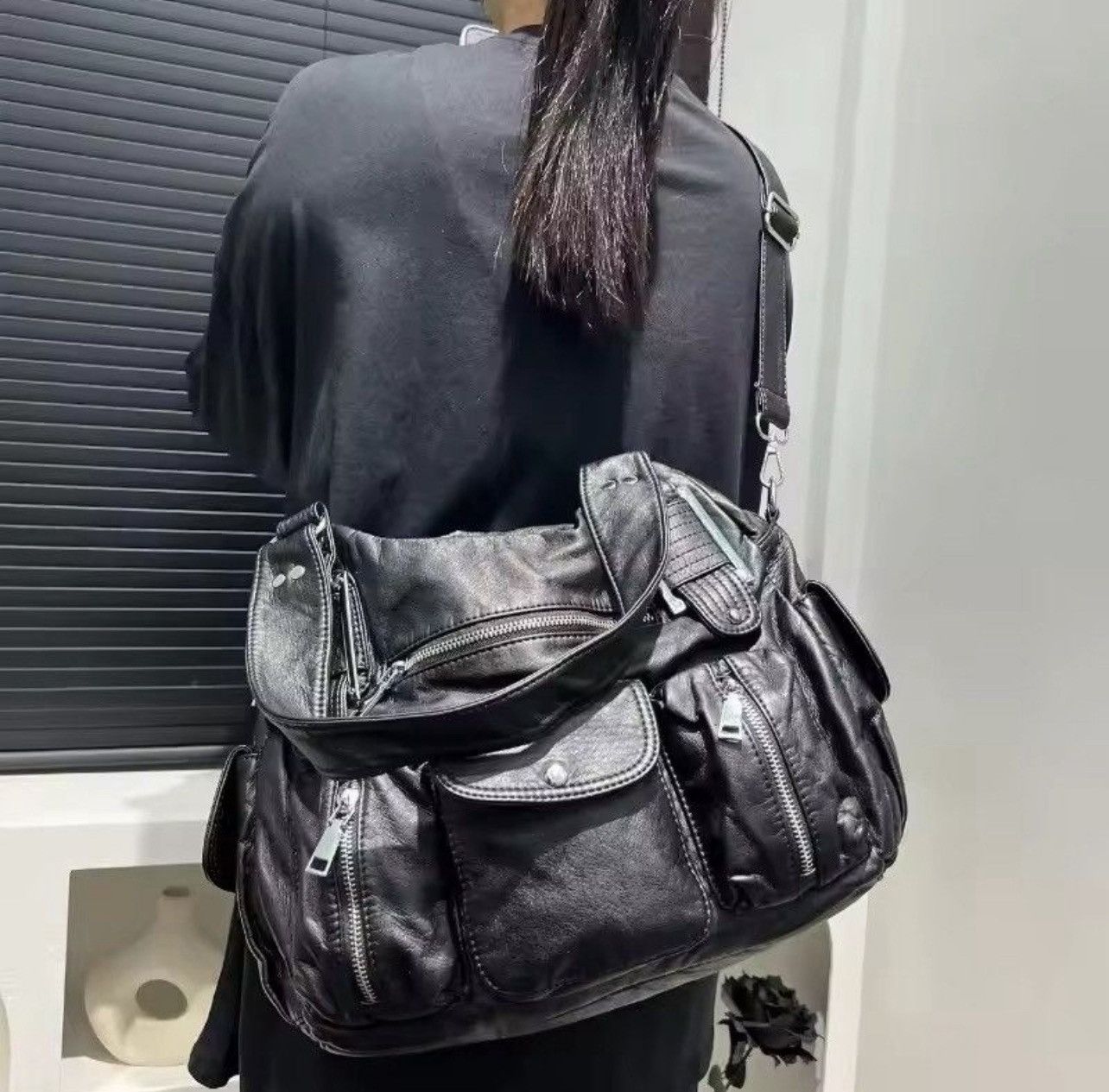 Leather Multi-Pocket Shoulder Crossbody Bag Size ONE SIZE - 3 Thumbnail