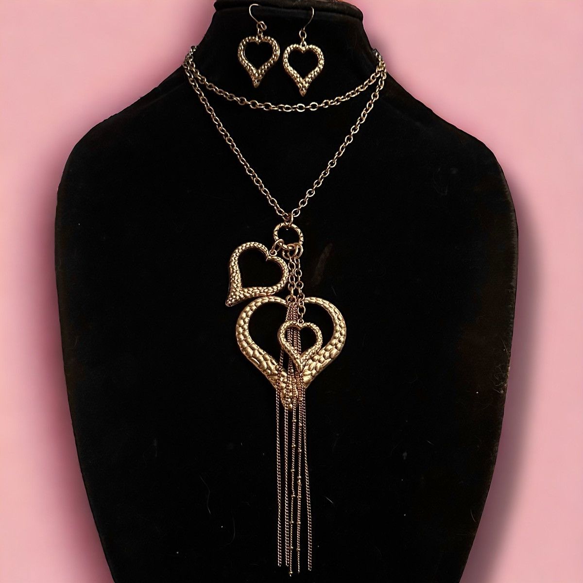 Other Long gold tone dangling heart tassel necklace and earrings Size ONE SIZE - 1 Thumbnail