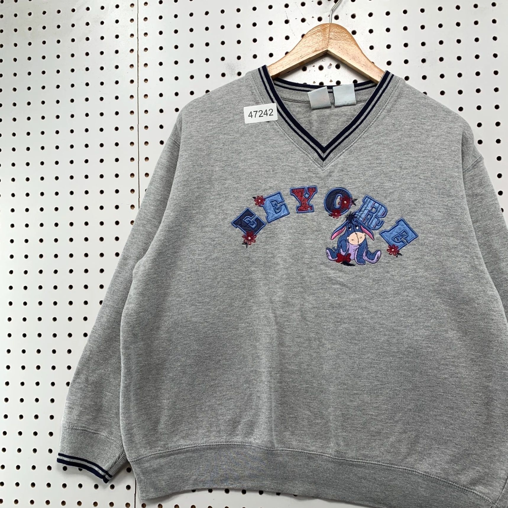 Disney VINTAGE Disney Eeyore Sweatshirt Womens Large Gray Fleece Embroidered Oversized Size L / US 10 / IT 46 - 4 Thumbnail