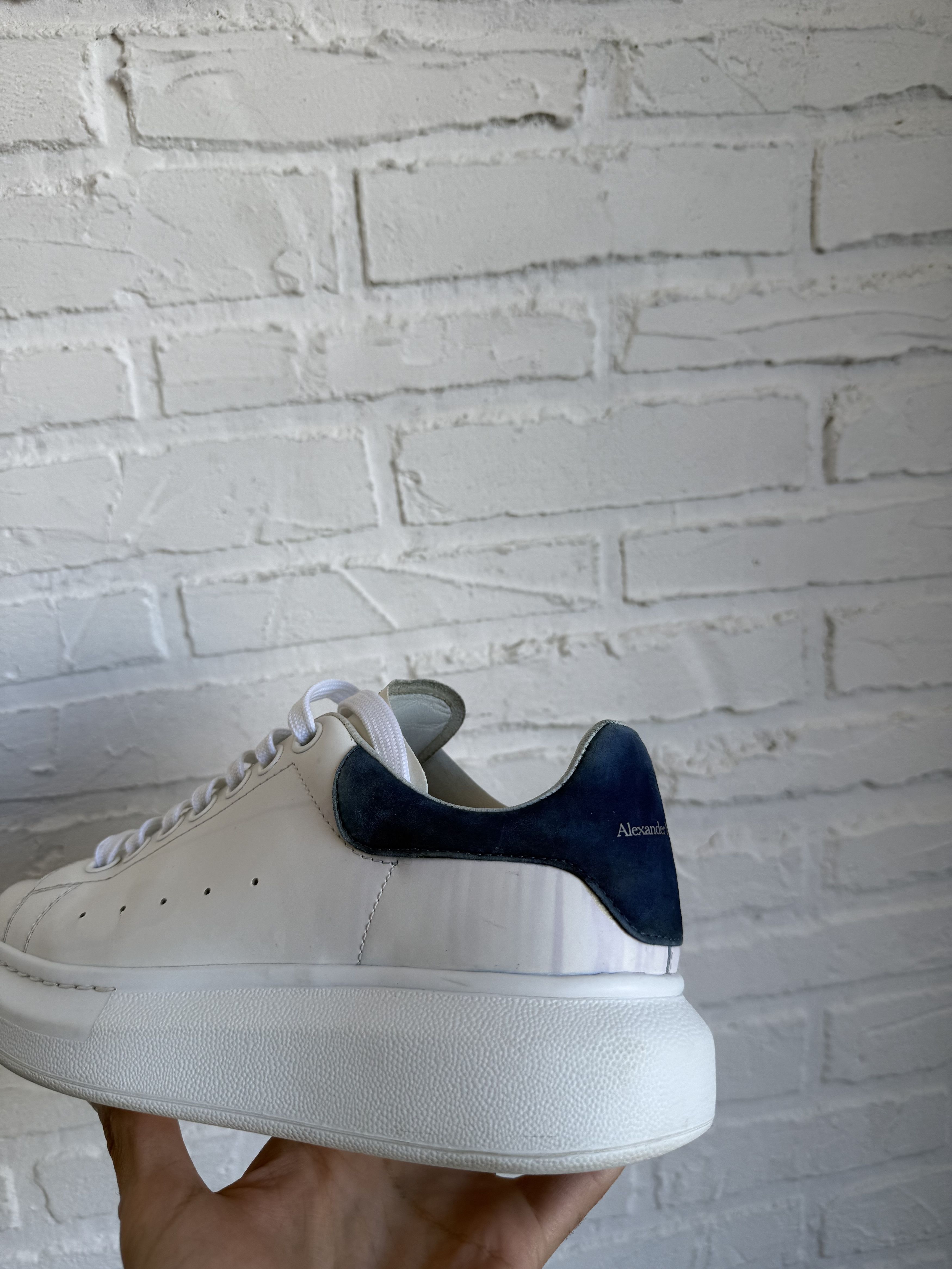 Alexander McQueen Alexander McQueen oversized sneakers white navy Size US 7 / IT 37 - 13 Thumbnail