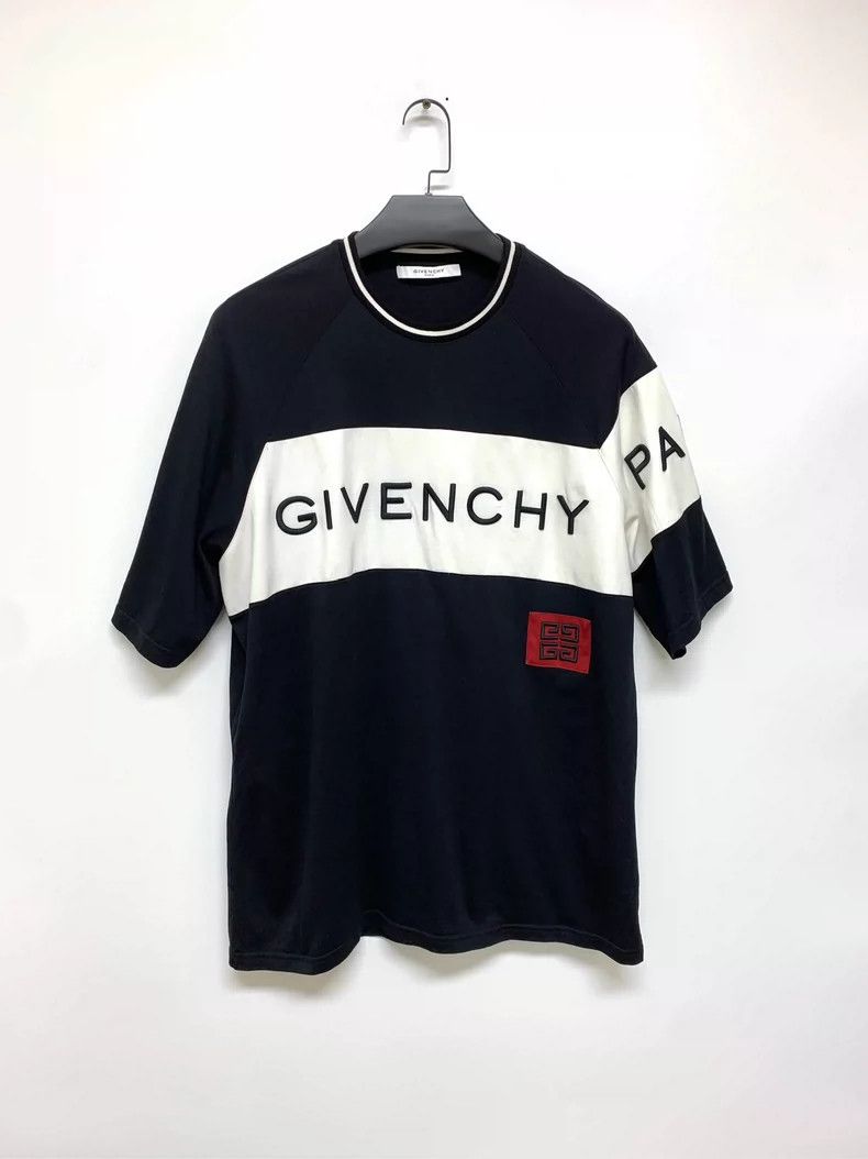 Givenchy Givenchy Size XXXLBlack and WhiteLogo T-Shirt 2505-Nextarro Size US XL / EU 56 / 4 - 1 Thumbnail
