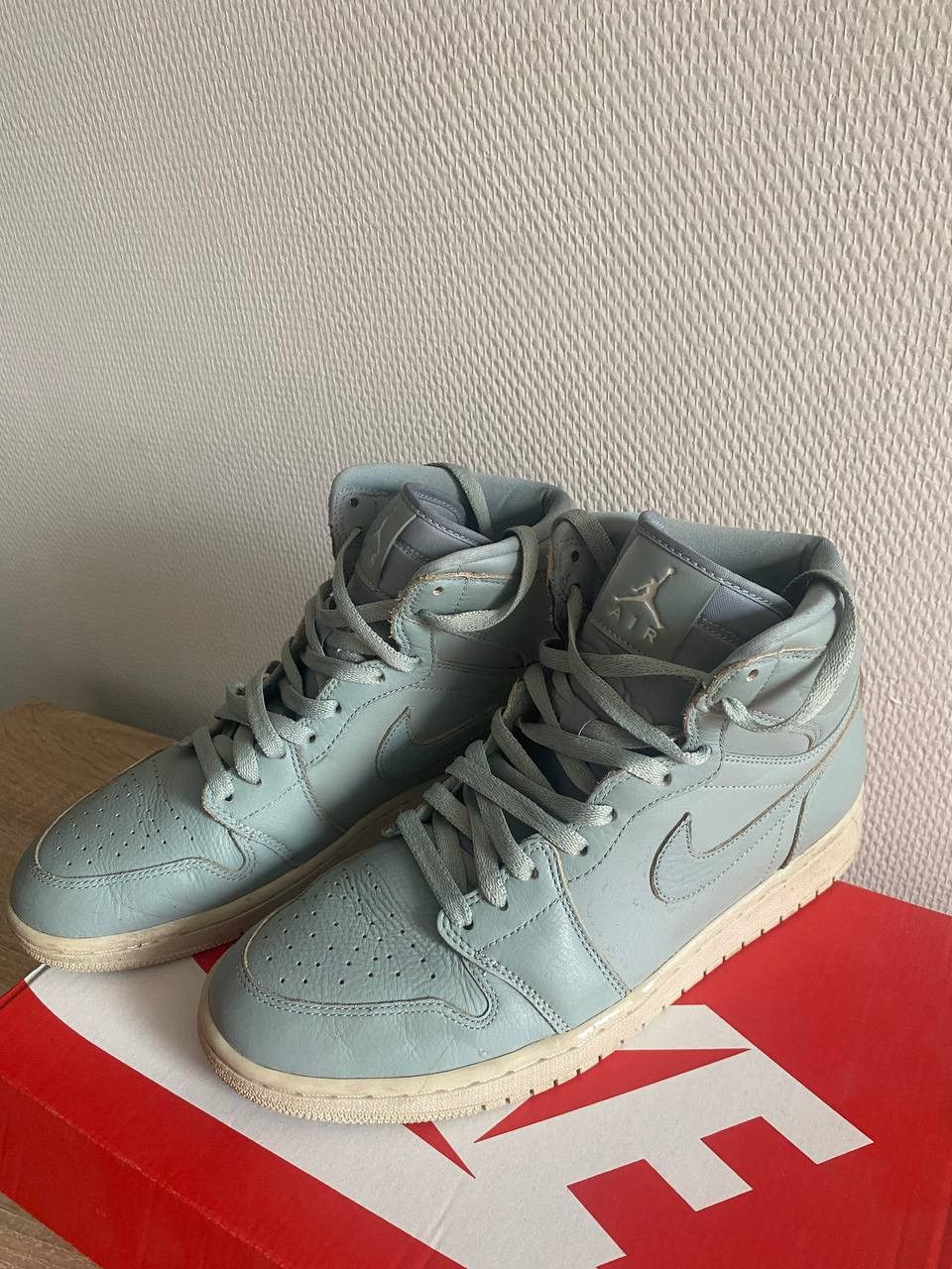 Nike NIKE AIR JORDAN 1 MICA GREEN Size US 9.5 / EU 42-43 - 2 Thumbnail