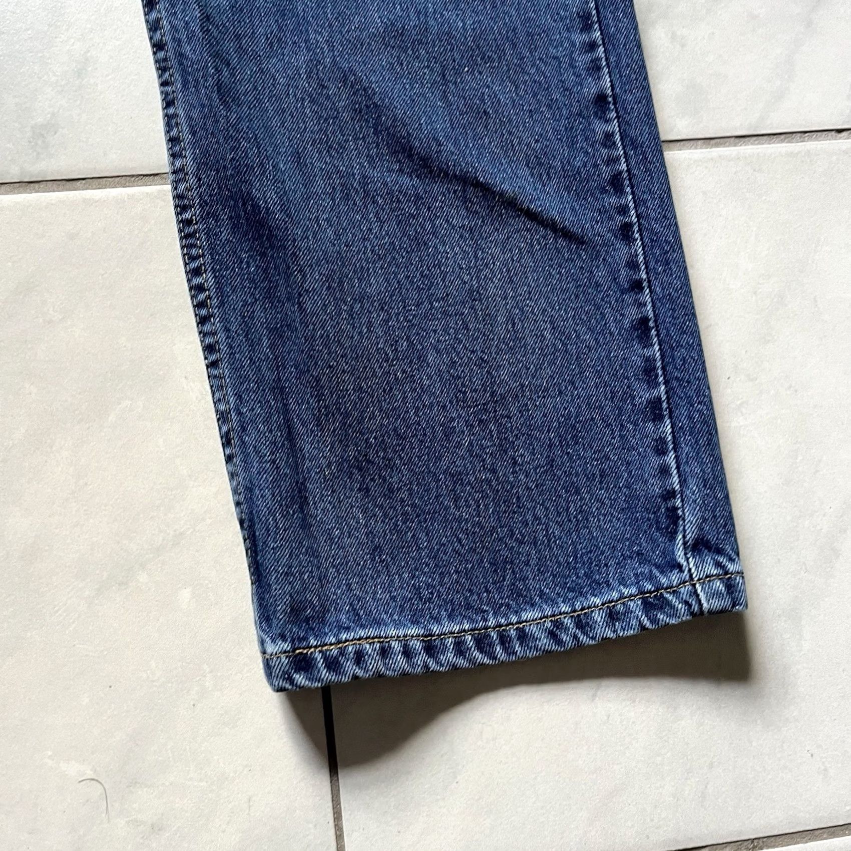 Levi's VINTAGE Levi's Jeans 32x31 Blue Mens Regular Fit Straight Denim Belt Loops 5-Pocket Button Closure Mens Clothing 90s? Size US 32 / EU 48 - 4 Thumbnail