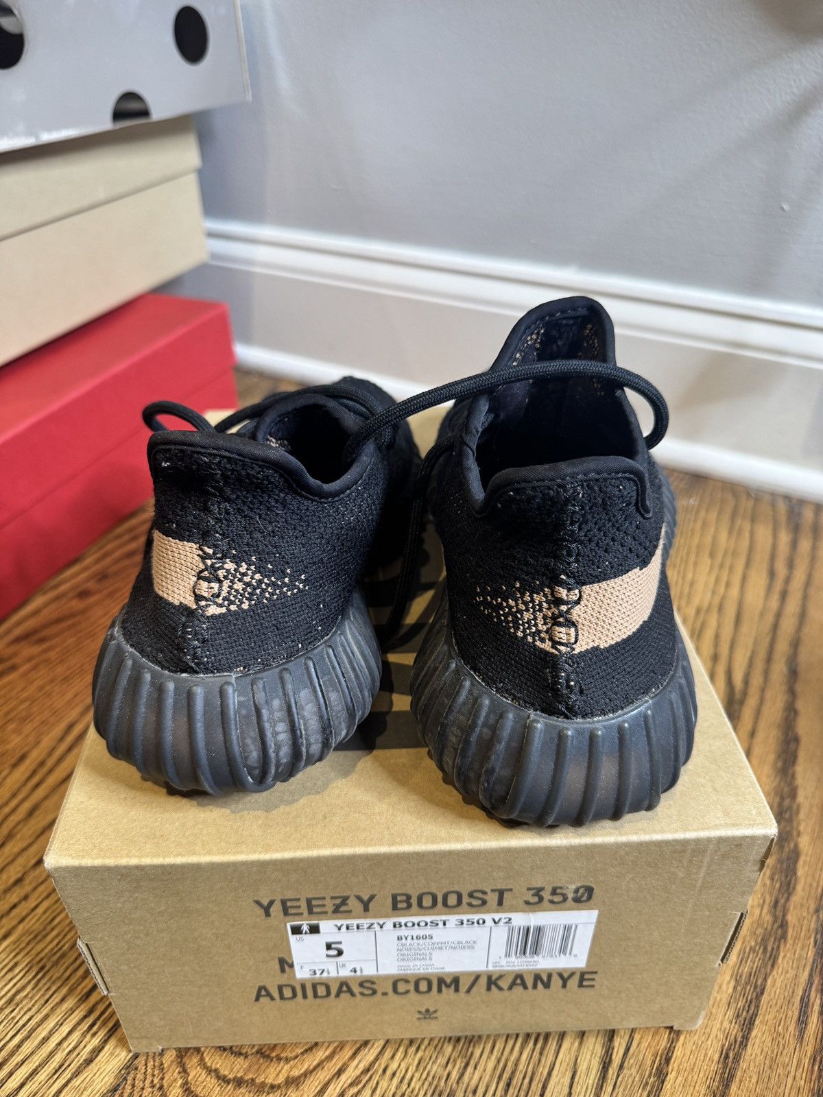 Adidas Yeezy Boost 350 V2 Black/Copper Size US 5 / IT 35 - 6 Thumbnail