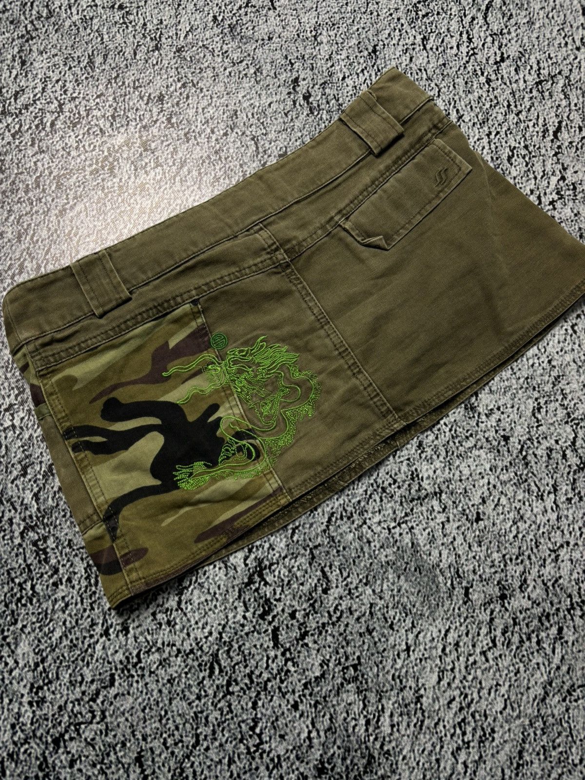 If Six Was Nine Vintage dragon Y2K printed camo mini skirt Size 32" / US 10 / IT 46 - 2 Thumbnail