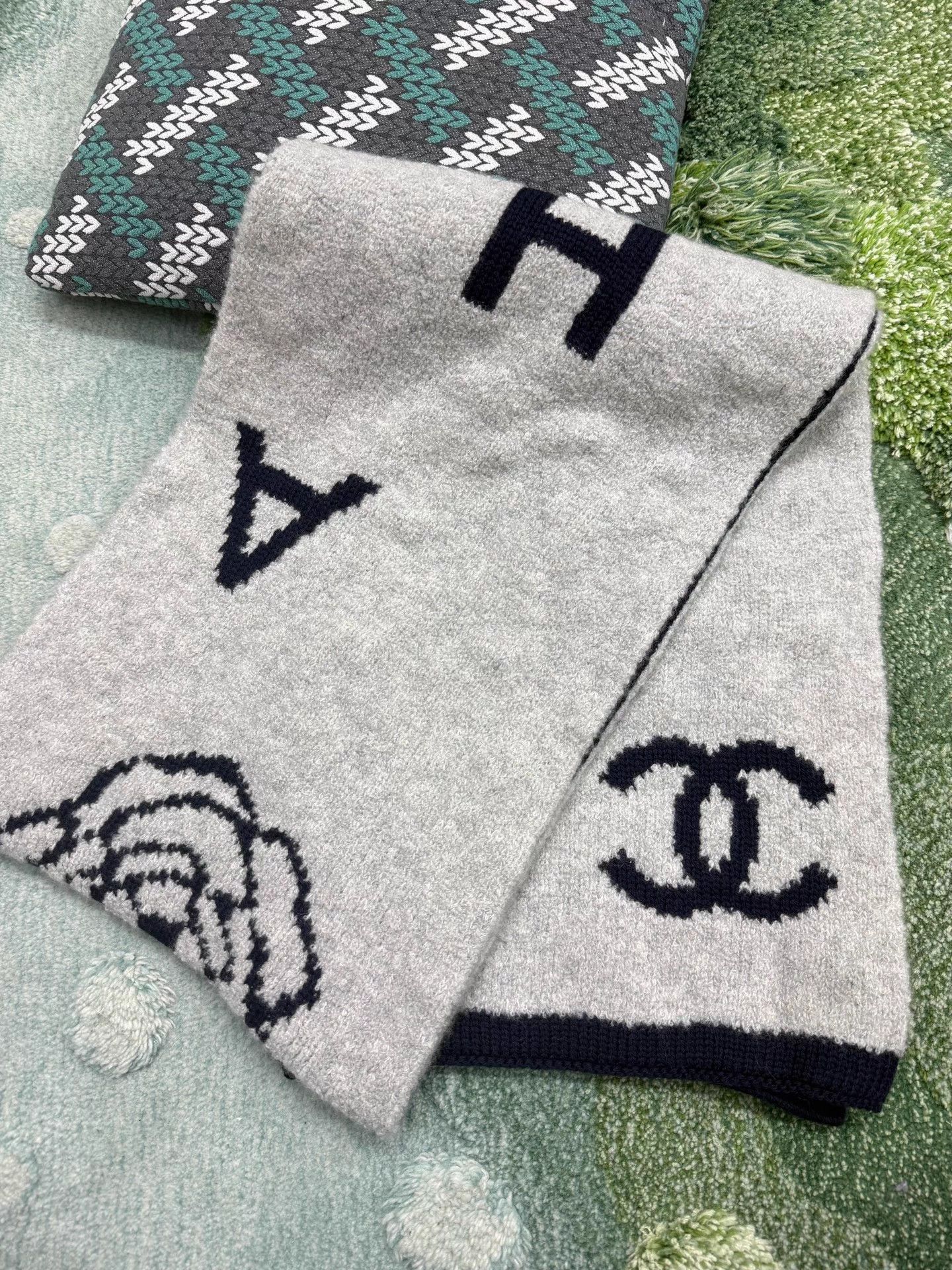 Chanel CHANEL Gray Blue Colorblocked Cashmere Wool Scarf Size ONE SIZE - 2 Thumbnail