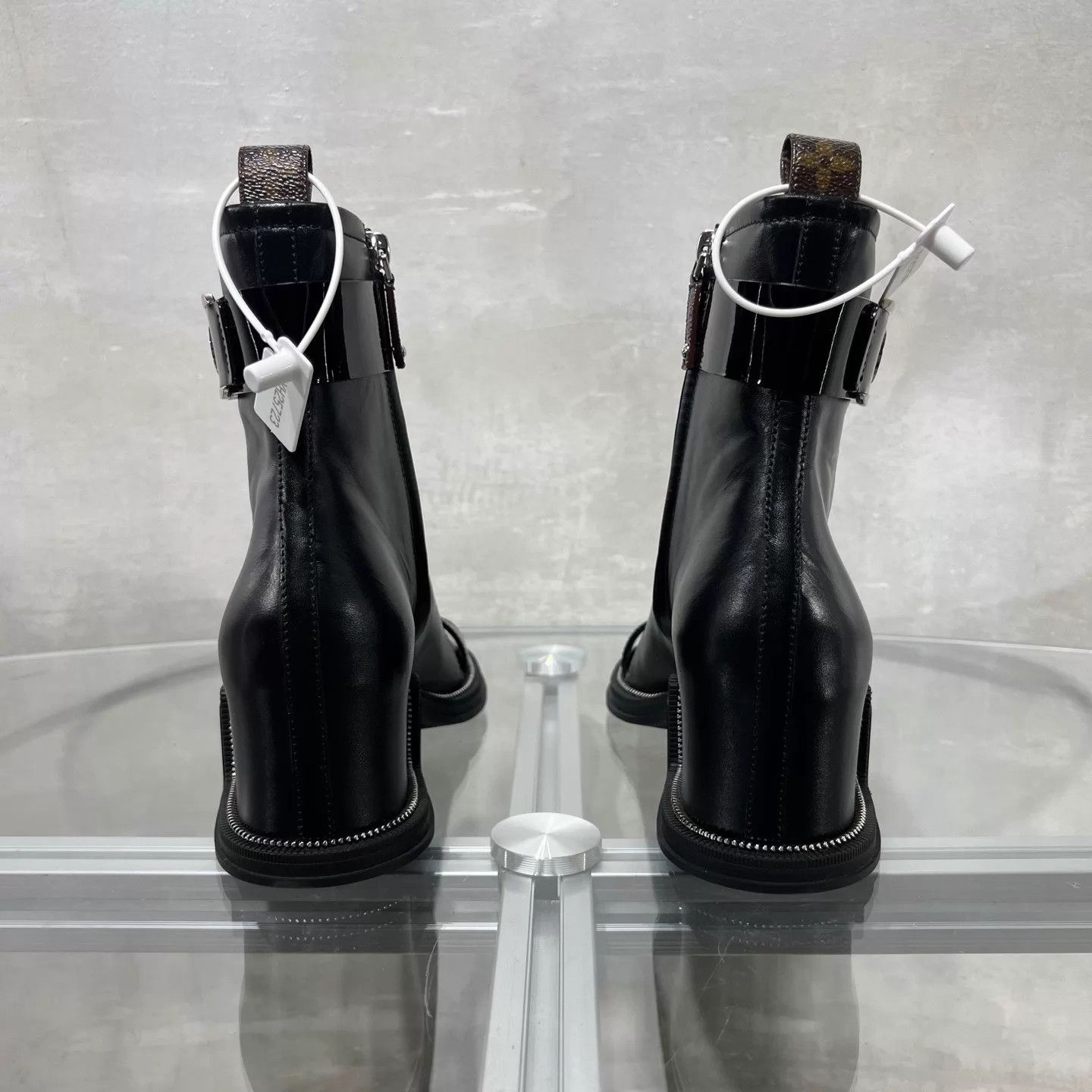 Louis Vuitton Louis Vuitton Moonlight Black Short Boots UK2 Size US 4.5 / IT 34.5 - 6 Thumbnail