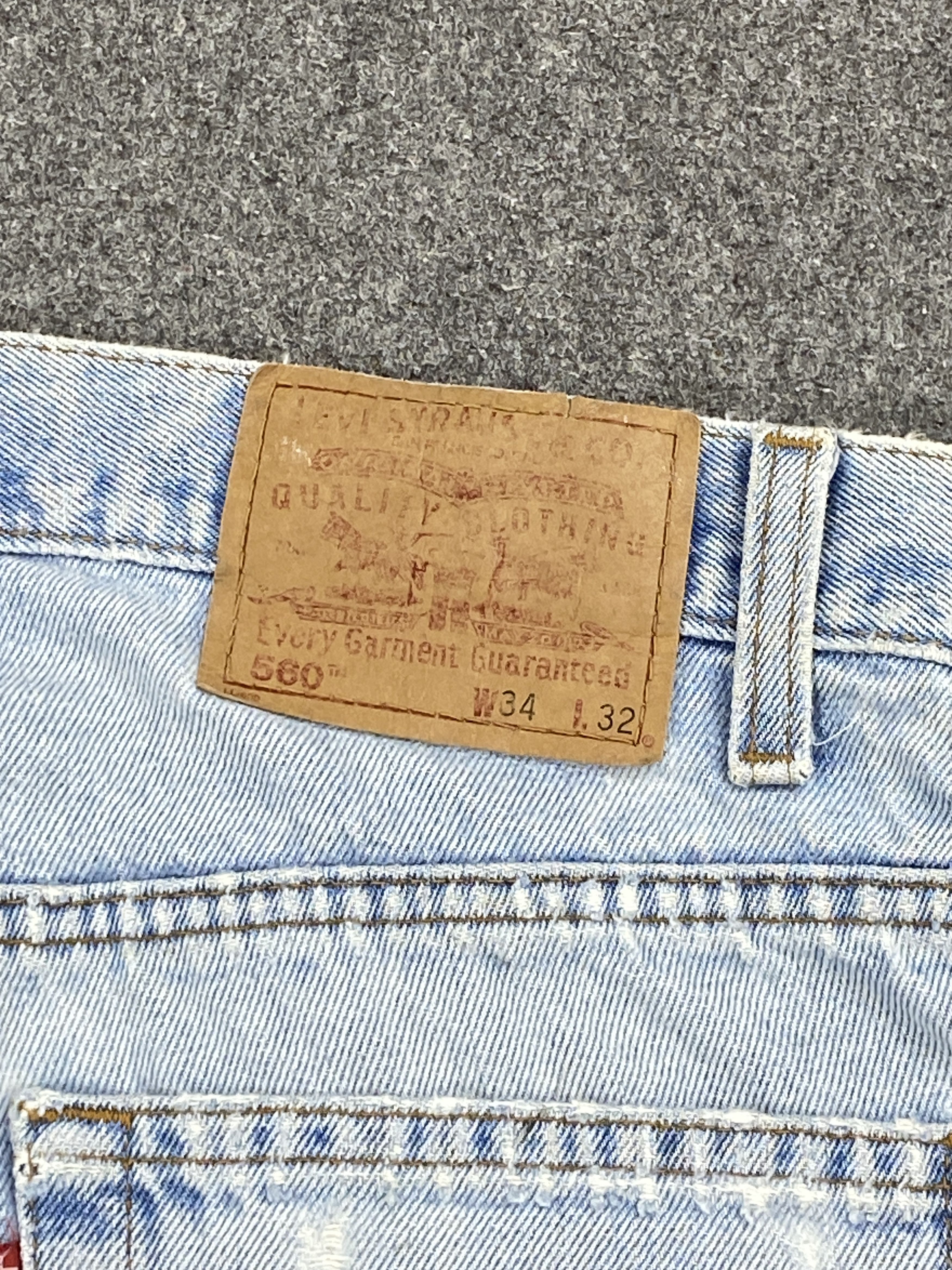 Levi's × Vintage Distressed Vintage 90s Levis 560 Light Wash Jeans DP2323 Size US 33 - 5 Thumbnail