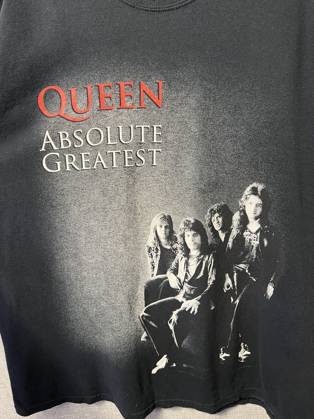 Band Tees Vintage Queen Absolute Greatest 2009 Big Logo Tee Size US XL / EU 56 / 4 - 6 Thumbnail