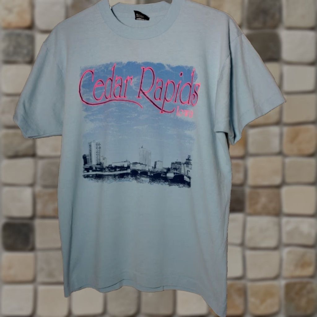 Vintage VINTAGE Cedar Rapids Iowa Shirt L Blue Screen Stars Best Single Stitch USA City Shirt Mens Size US L / EU 52-54 / 3 - 1 Thumbnail