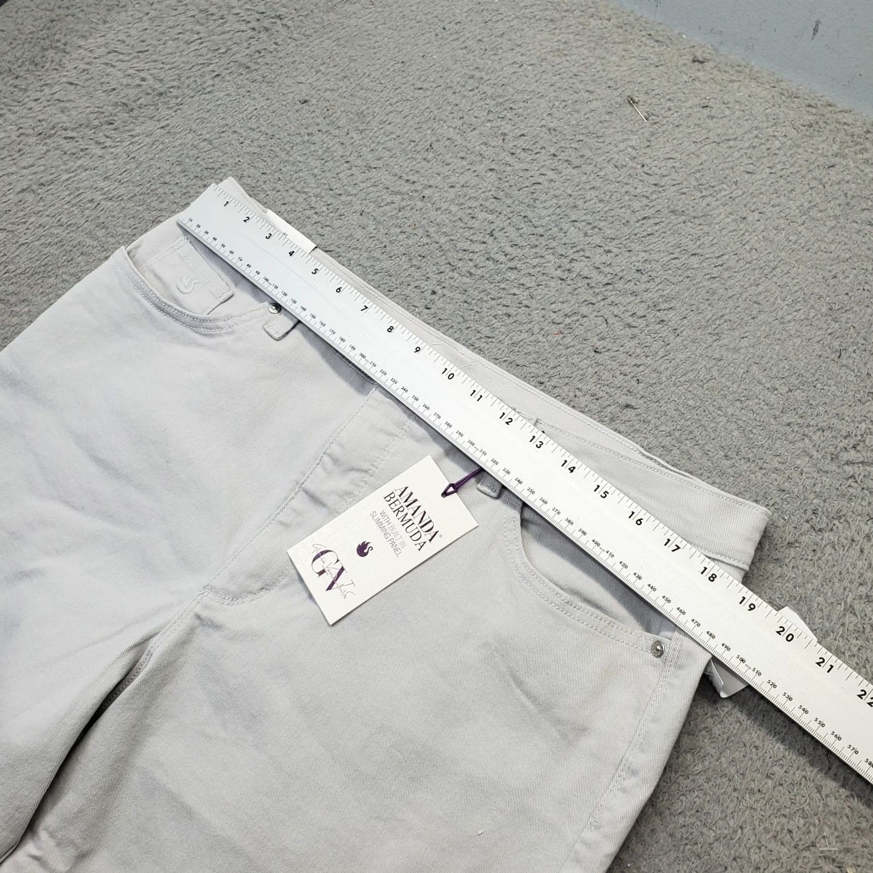 Gloria Vanderbilt Gloria Vanderbilt Womens Bermuda Shorts 18 Gray Stretch Slimming Panel 5-Pocket Denim Casual 90s Theme not applicable Size 40" / US 18 - 3 Thumbnail