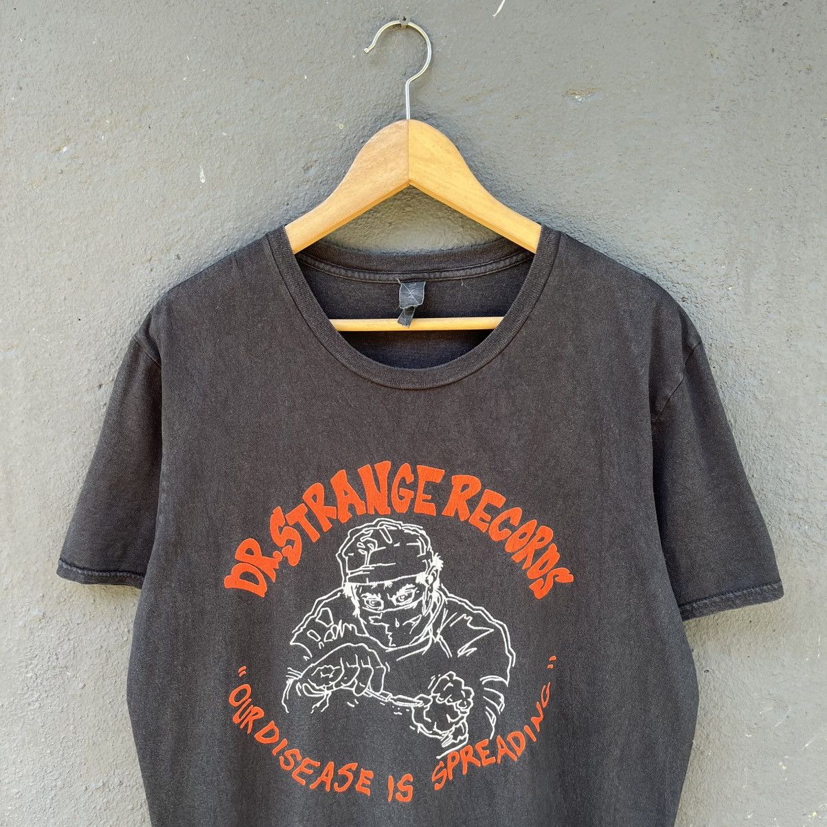 Vintage Thrashed Faded Vintage Dr. Strange Records Tee Size US L / EU 52-54 / 3 - 2 Thumbnail