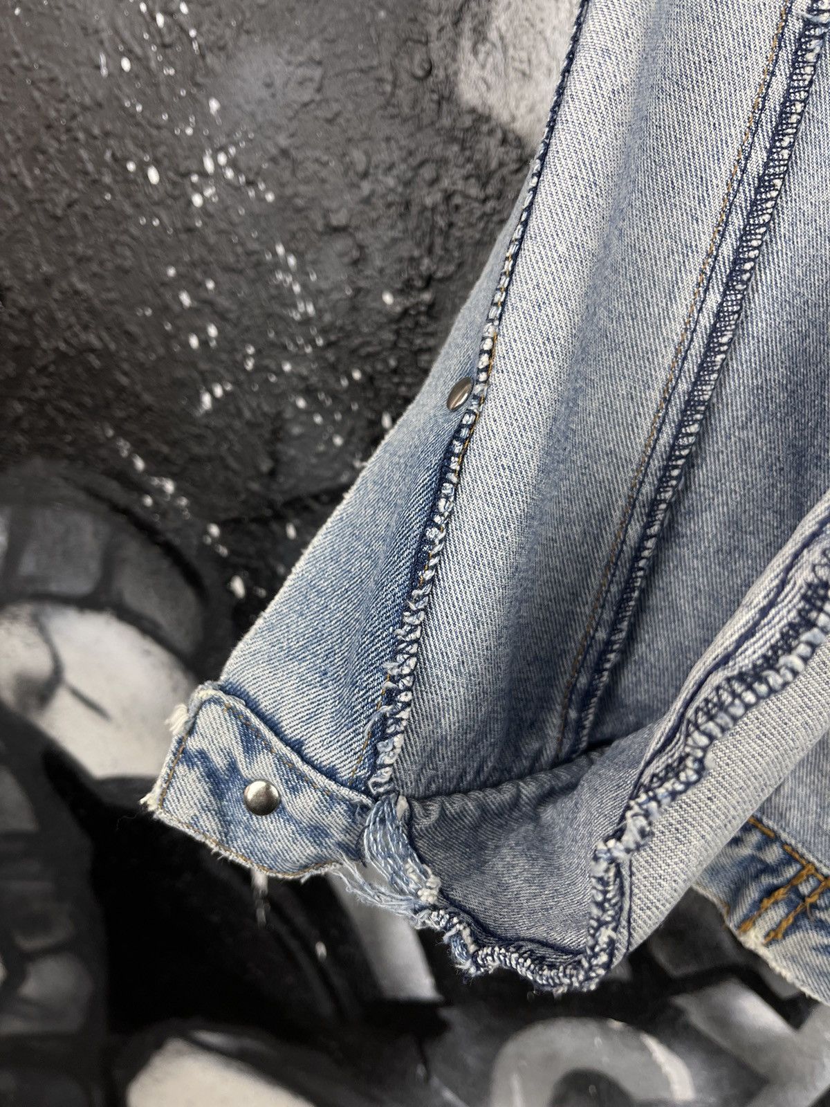 Wrangler Wrangler Vintage 80s Blue Distressed Denim Trucker Jeans Jacket Men’s Size Large Size US L / EU 52-54 / 3 - 15 Thumbnail