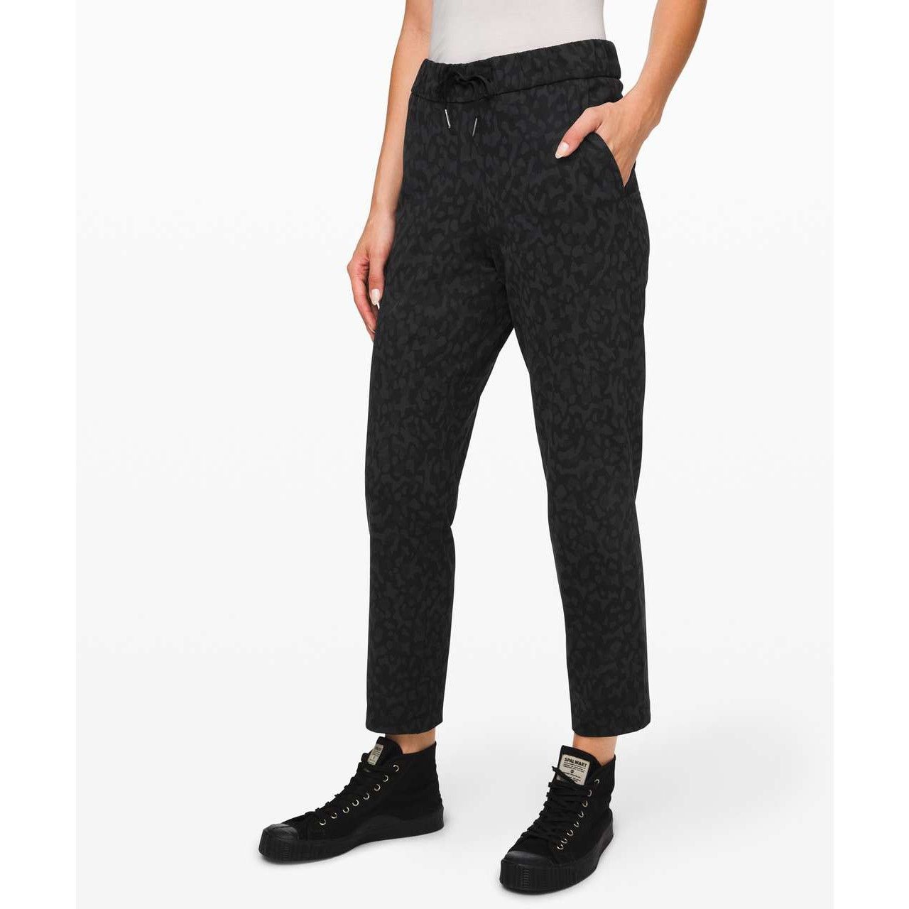 Lululemon Lululemon On the Fly 7/8 Pant Formation Camo Deep Coal Gray Size 32" / US 10 / IT 46 - 9 Thumbnail