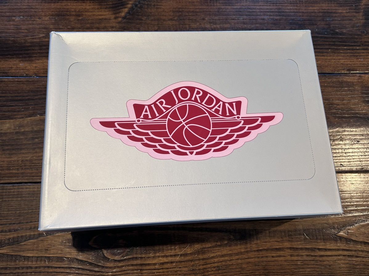 Nike Jordan 1 High zoom air CMFT 2 Valentine’s day 2023 Size US 9.5 / EU 42-43 - 3 Thumbnail
