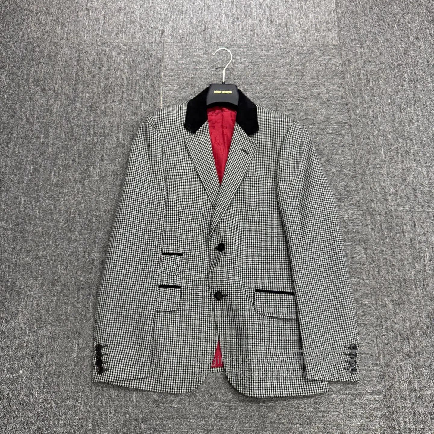 Gucci Beige Checked Blazer with Velvet Collar. Size US M / EU 48-50 / 2 - 1 Thumbnail