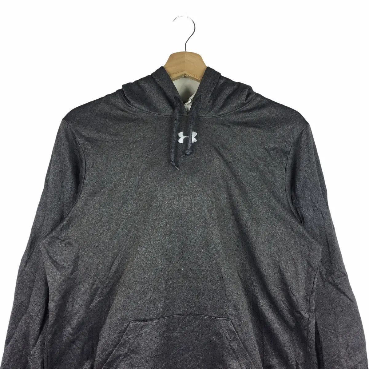 Under Armour Vtg UNDER ARMOUR Center Logo Hoodie Jersey Football Rugby Size US L / EU 52-54 / 3 - 1 Thumbnail