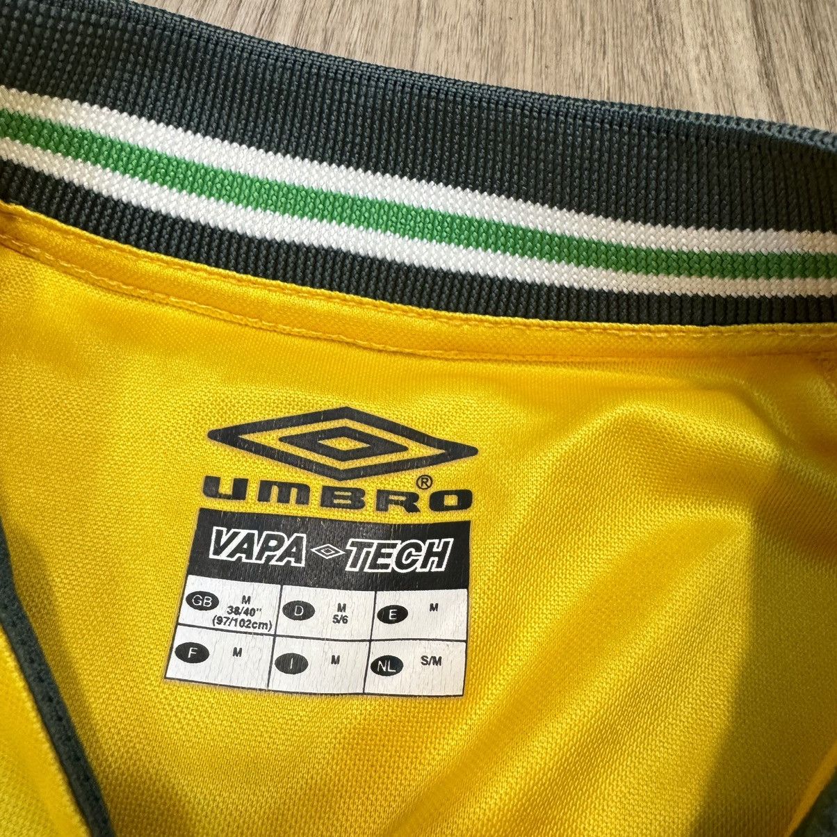 Umbro Celtic 02/03 away shirt Size US M / EU 48-50 / 2 - 6 Thumbnail