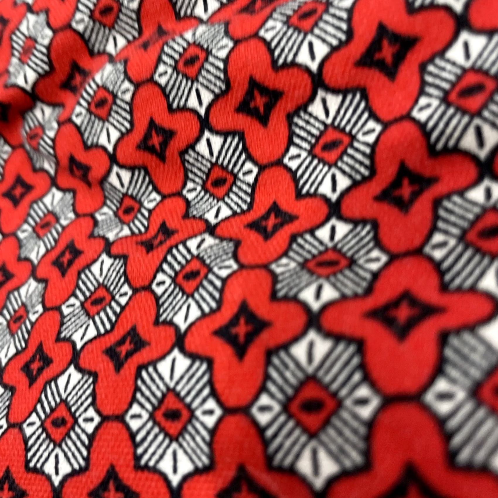 Banana Republic BANANA REPUBLIC Shorts Womens 12 Red Geometric Print Boho Mystic Art WMNTLPRT 12 Size 34" / US 12 / IT 48 - 2 Thumbnail