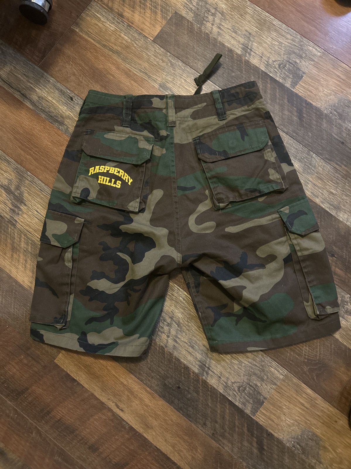 Other Raspberry Camo Shorts Size US 28 / EU 44 - 2 Thumbnail